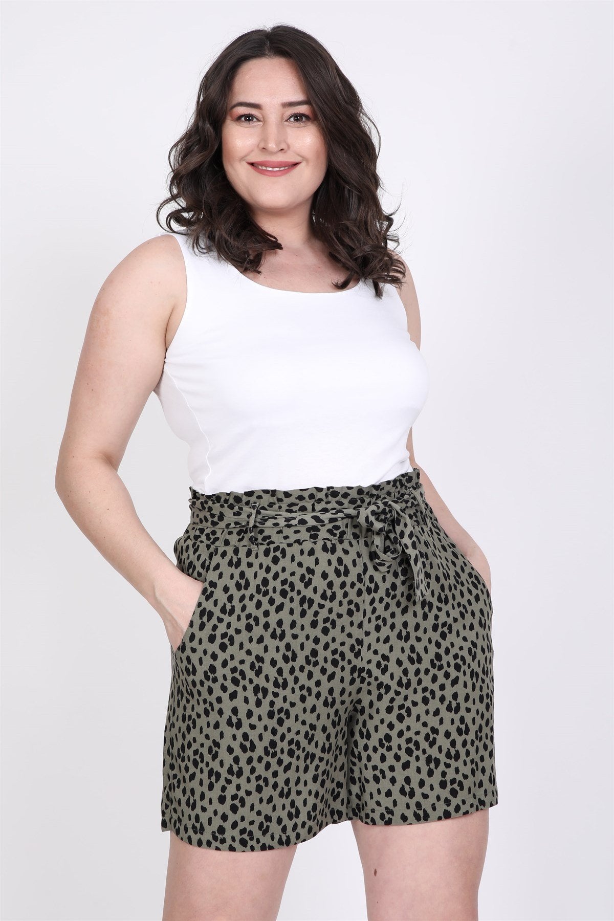 Beli Lastikli ve Kuşaklı Şort