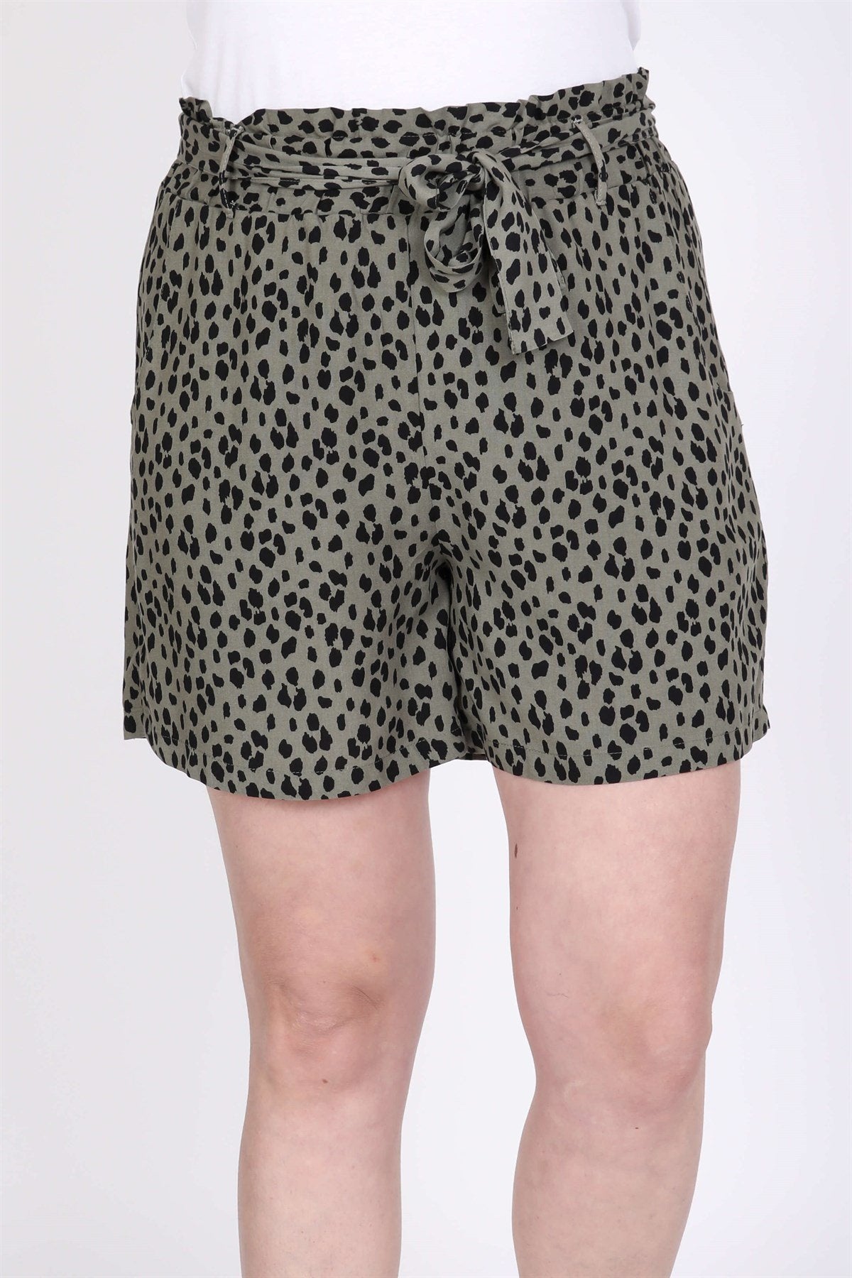 Beli Lastikli ve Kuşaklı Şort