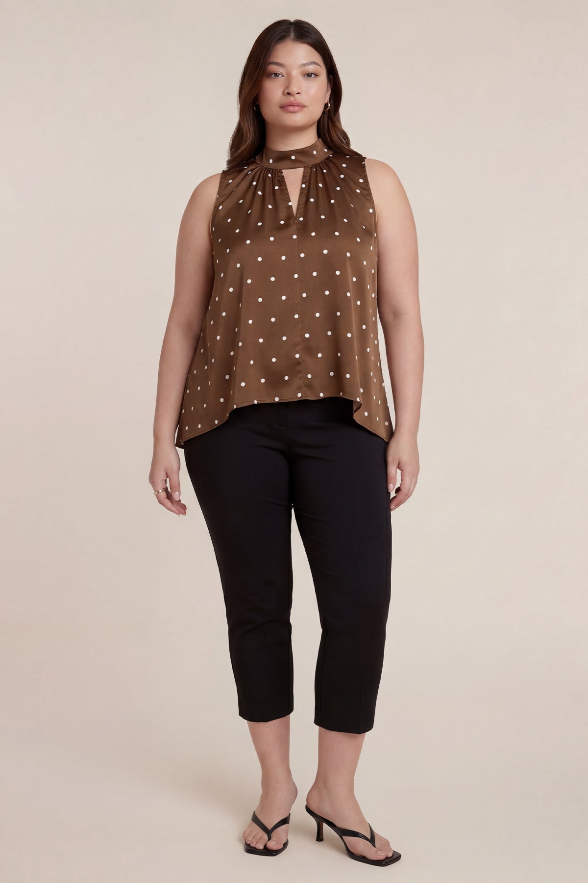 Boyundan Bağlamalı Puantiyeli Saten Bluz