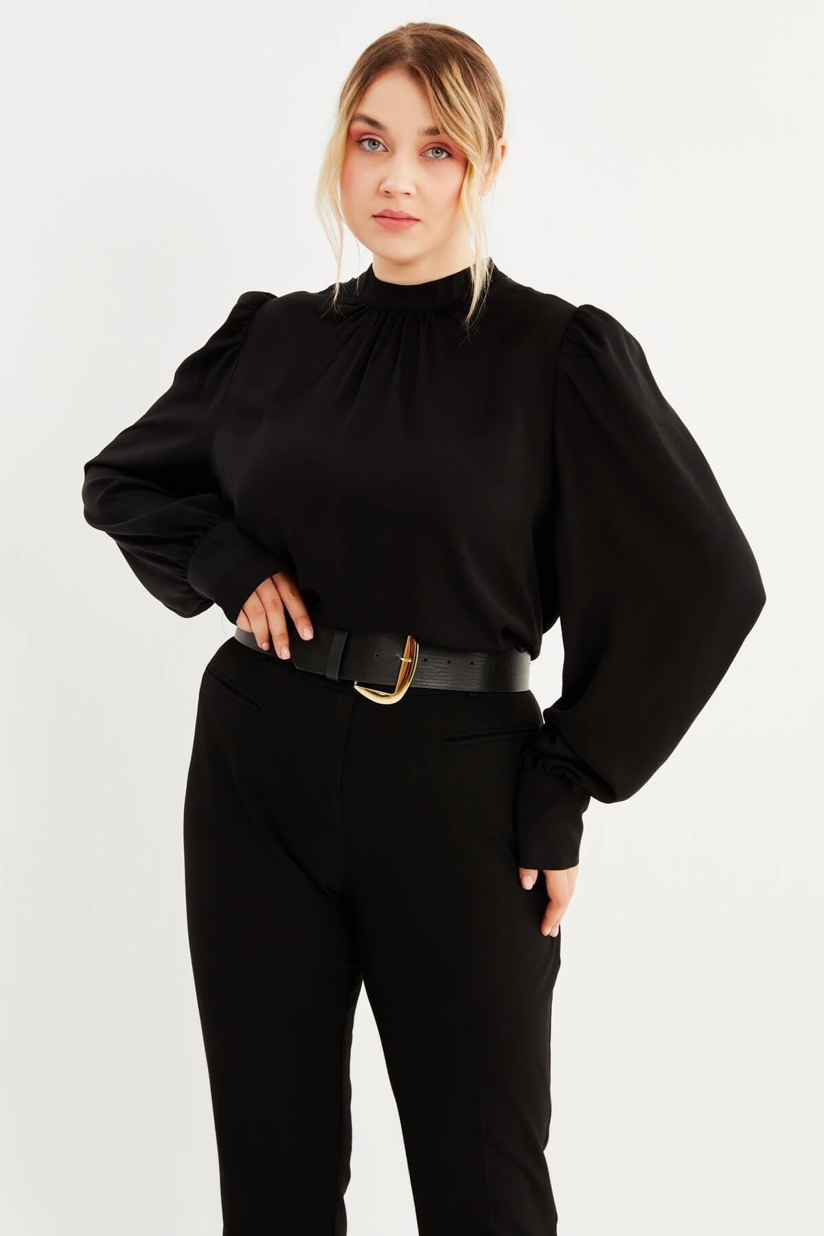 Büzgü Detaylı Saten Bluz