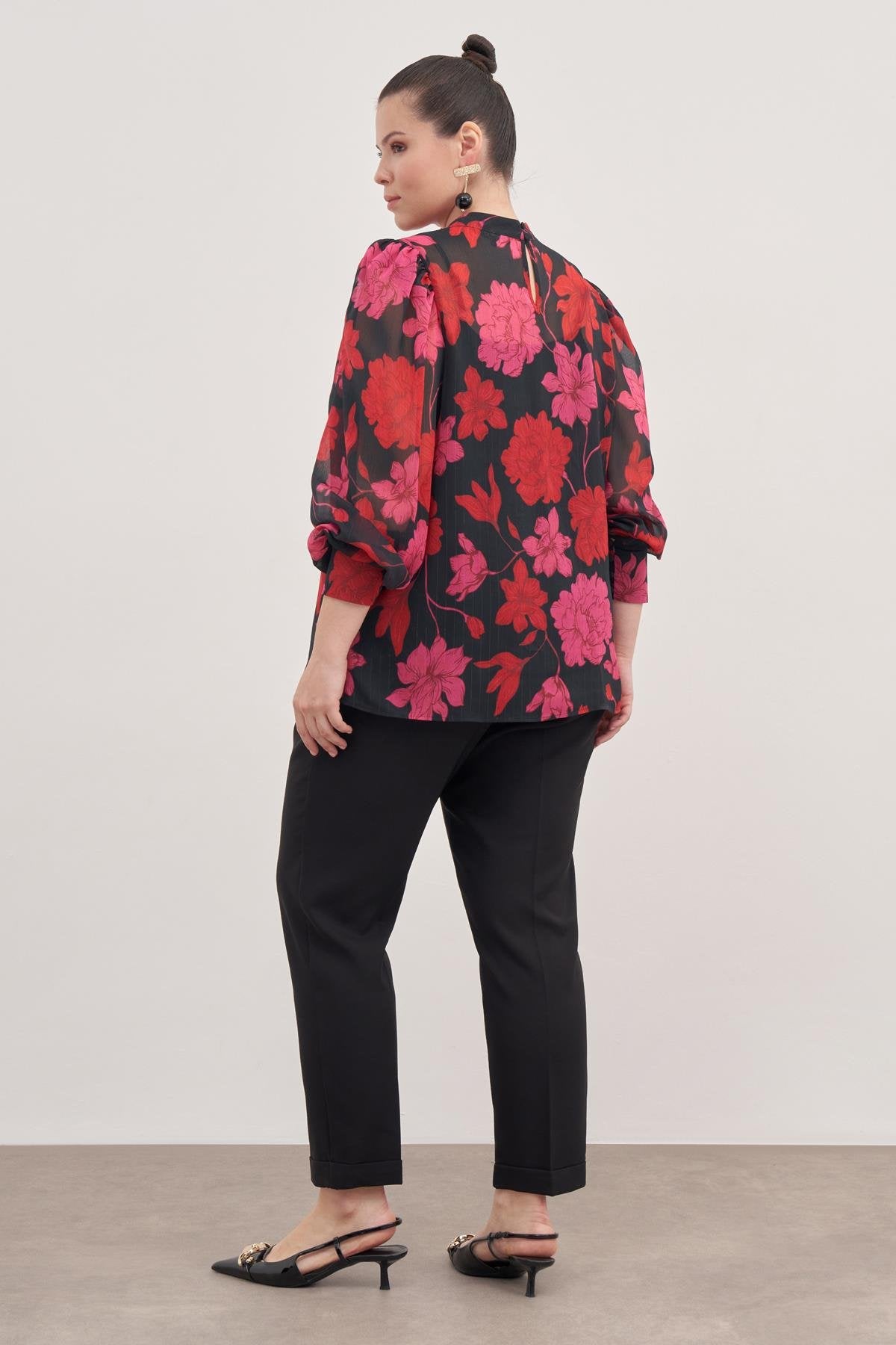 Büzgü Detaylı Şifon Bluz