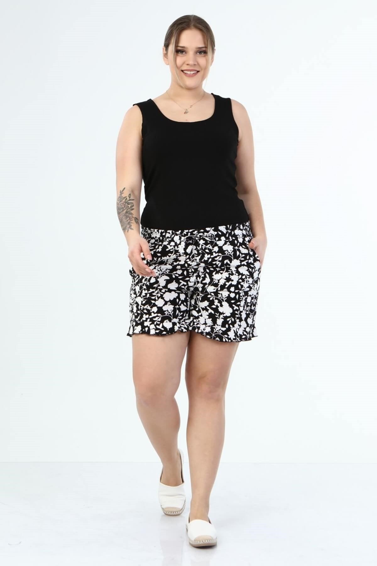 Cep Detaylı Fırfırlı Şort