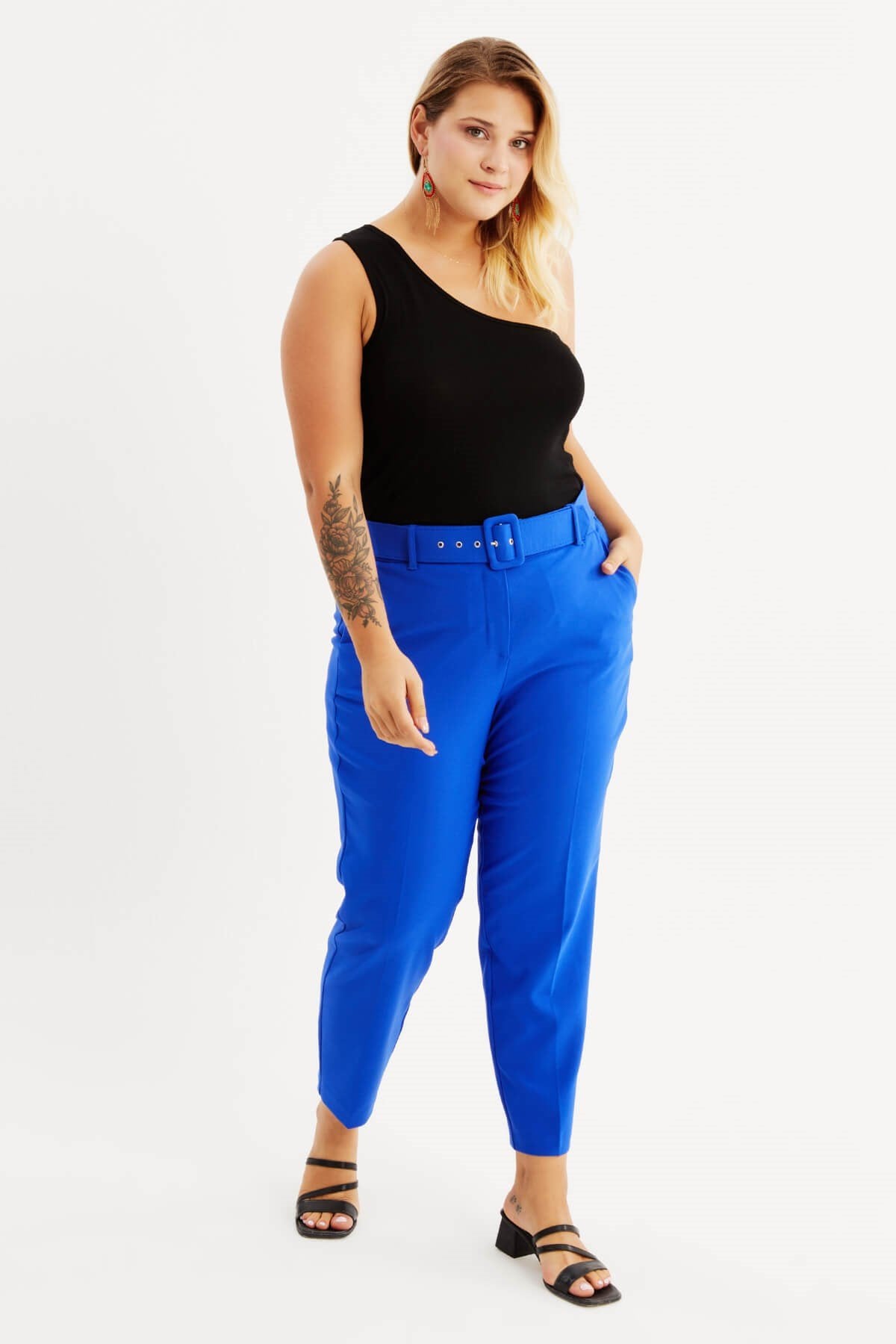 Cep Detaylı Kemerli Klasik Pantolon