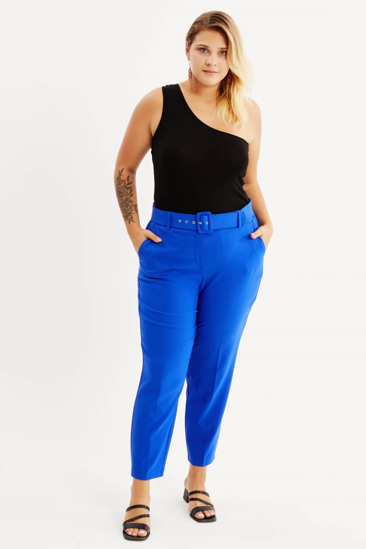 Cep Detaylı Kemerli Klasik Pantolon