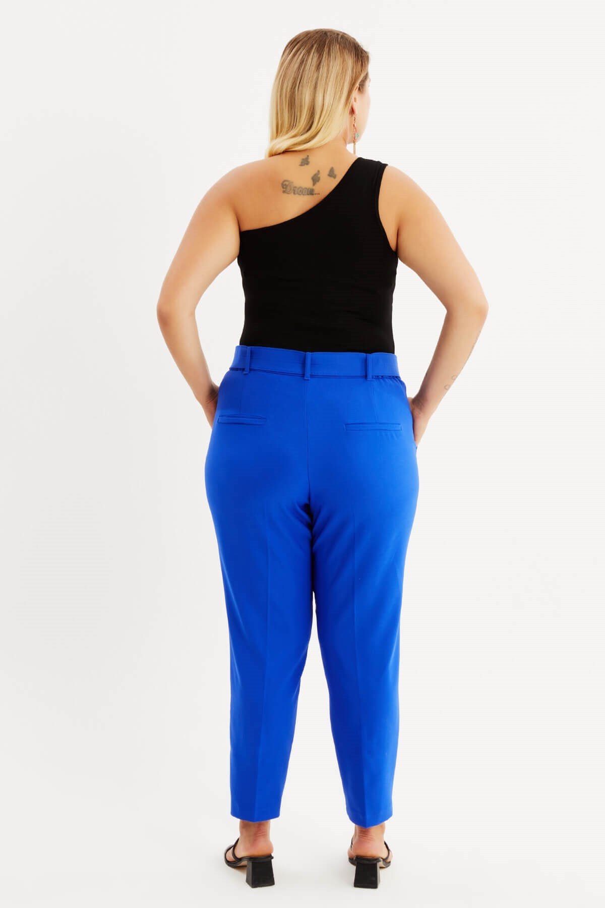 Cep Detaylı Kemerli Klasik Pantolon