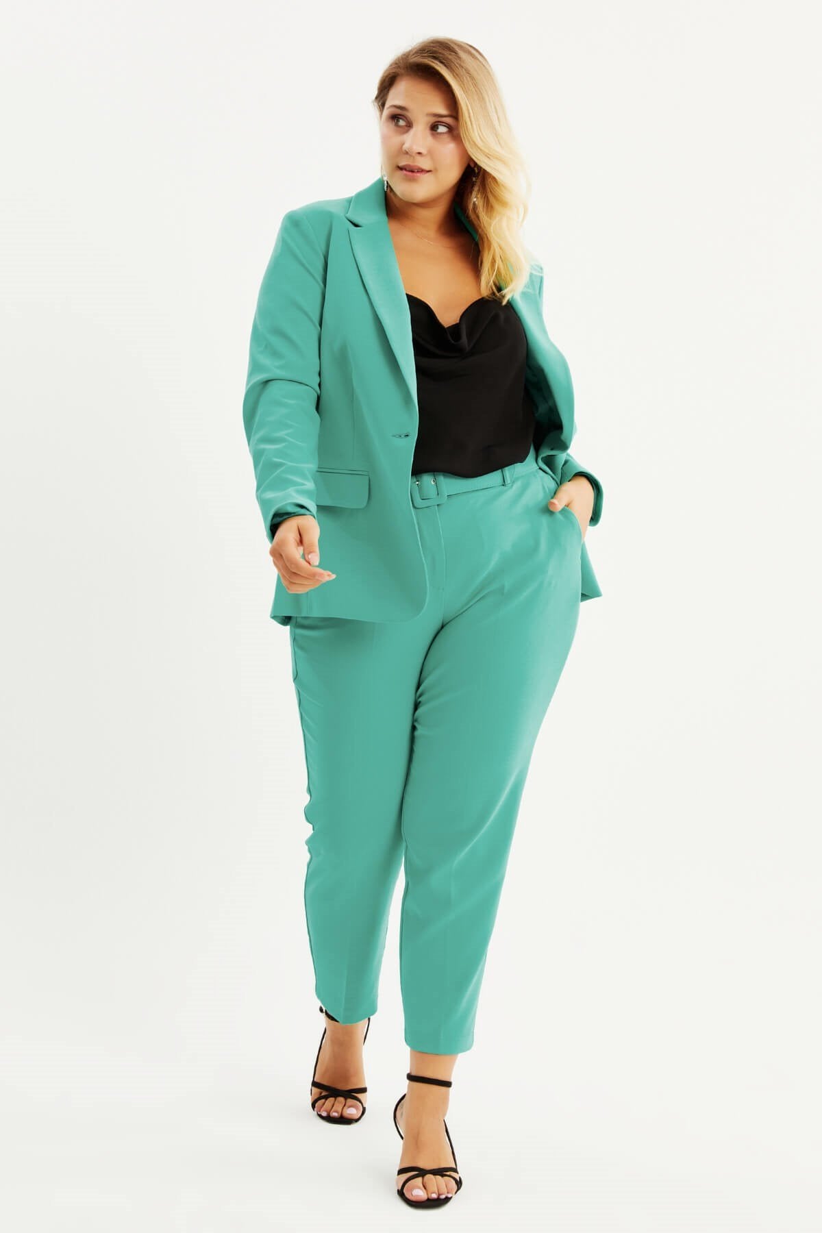 Cep Detaylı Kemerli Klasik Pantolon