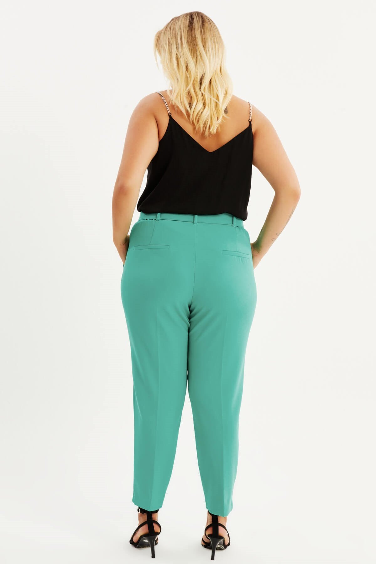 Cep Detaylı Kemerli Klasik Pantolon