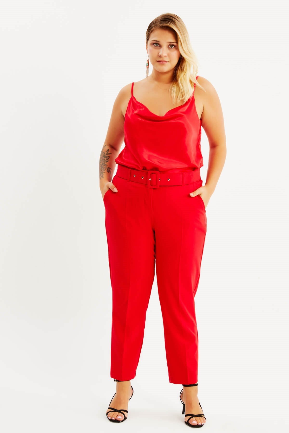 Cep Detaylı Kemerli Klasik Pantolon