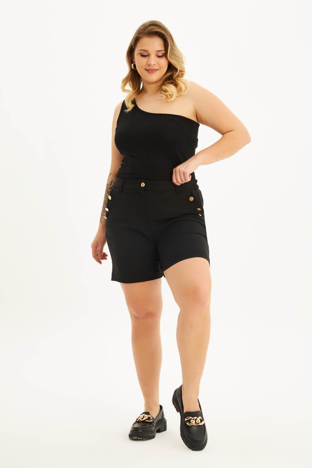 Cep Detaylı Metal Düğmeli Şort