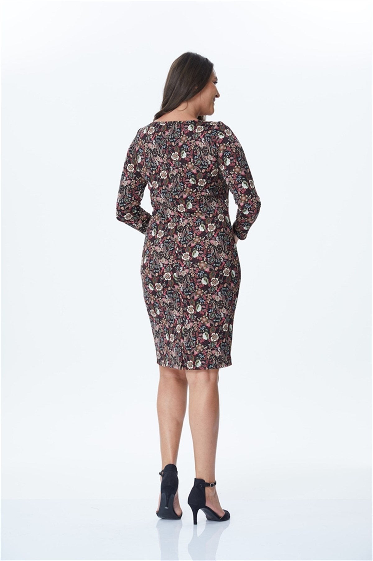 Çerçeve Yaka Detaylı Elbise