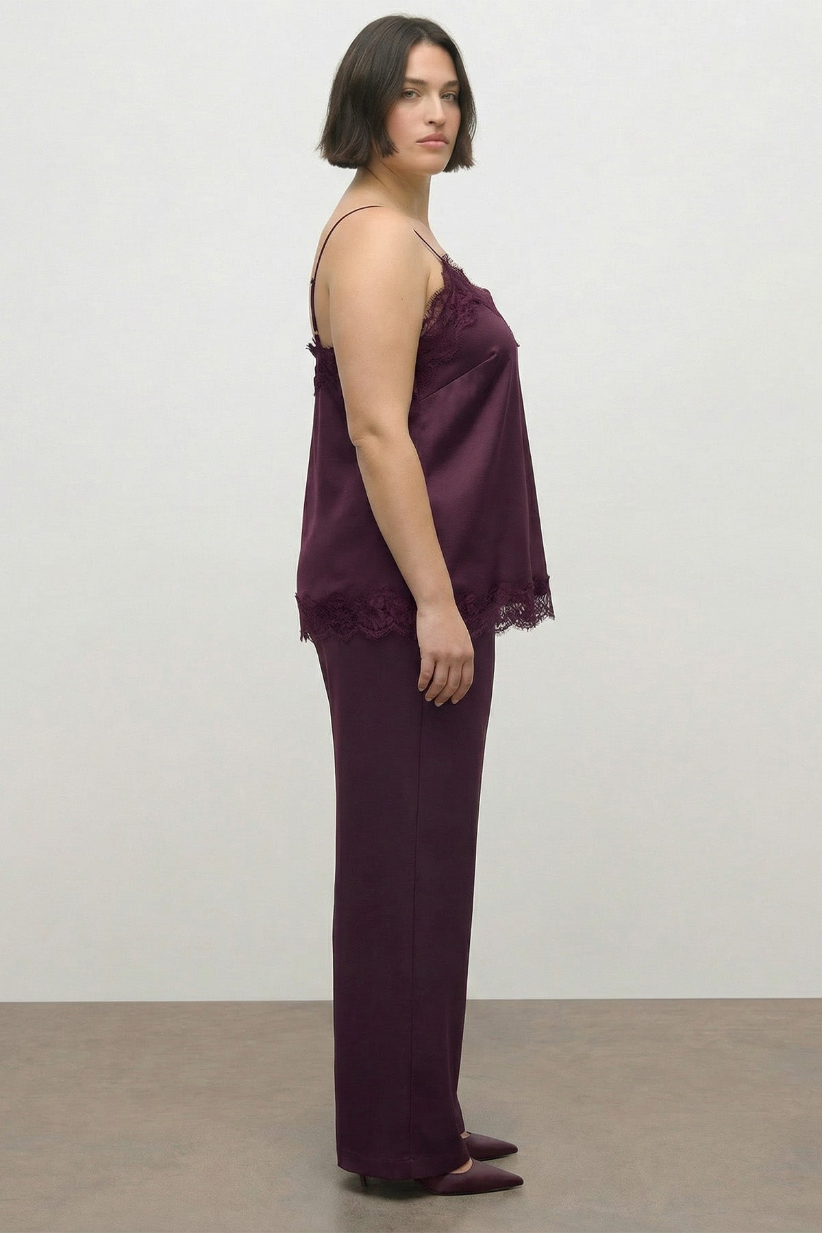 Dantel Detaylı İp Askılı Saten Bluz