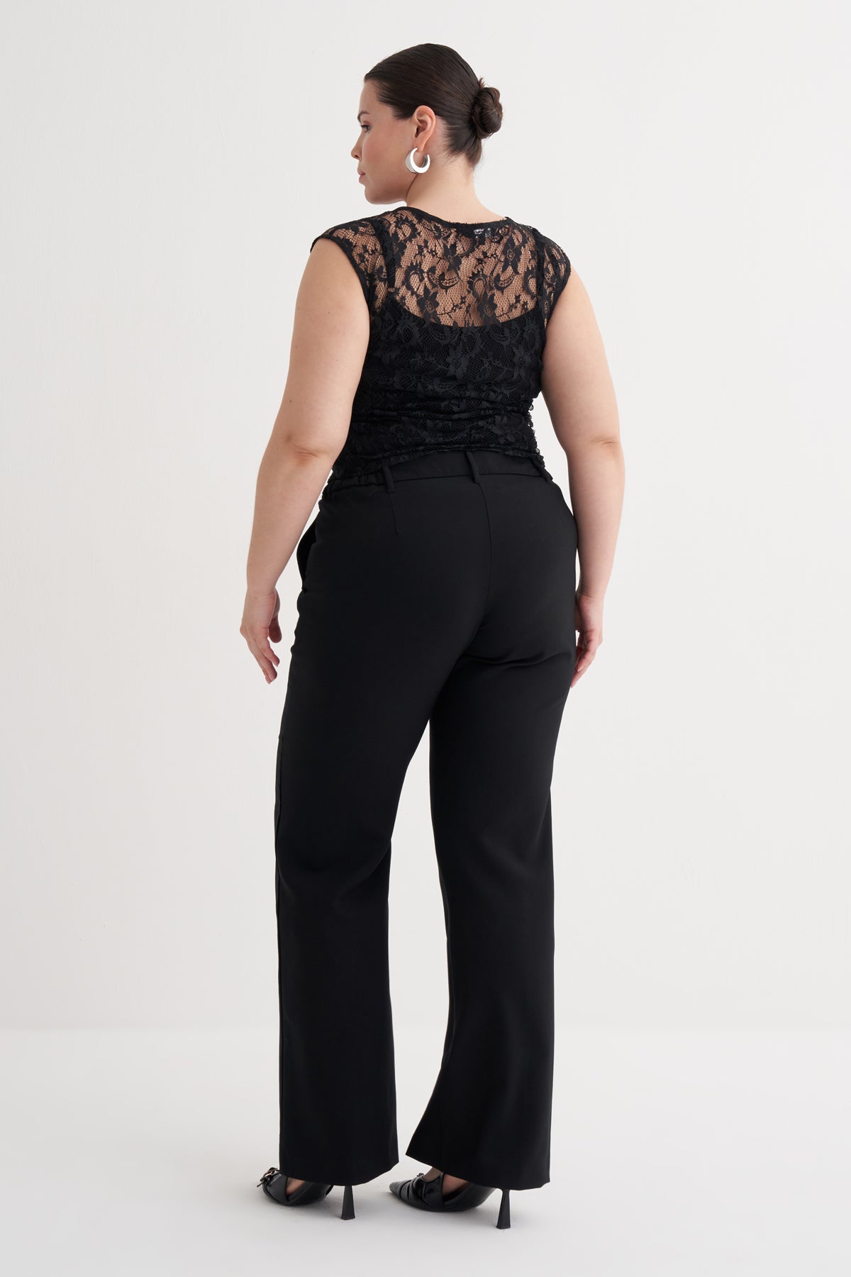 Dantel Detaylı Siyah Bluz