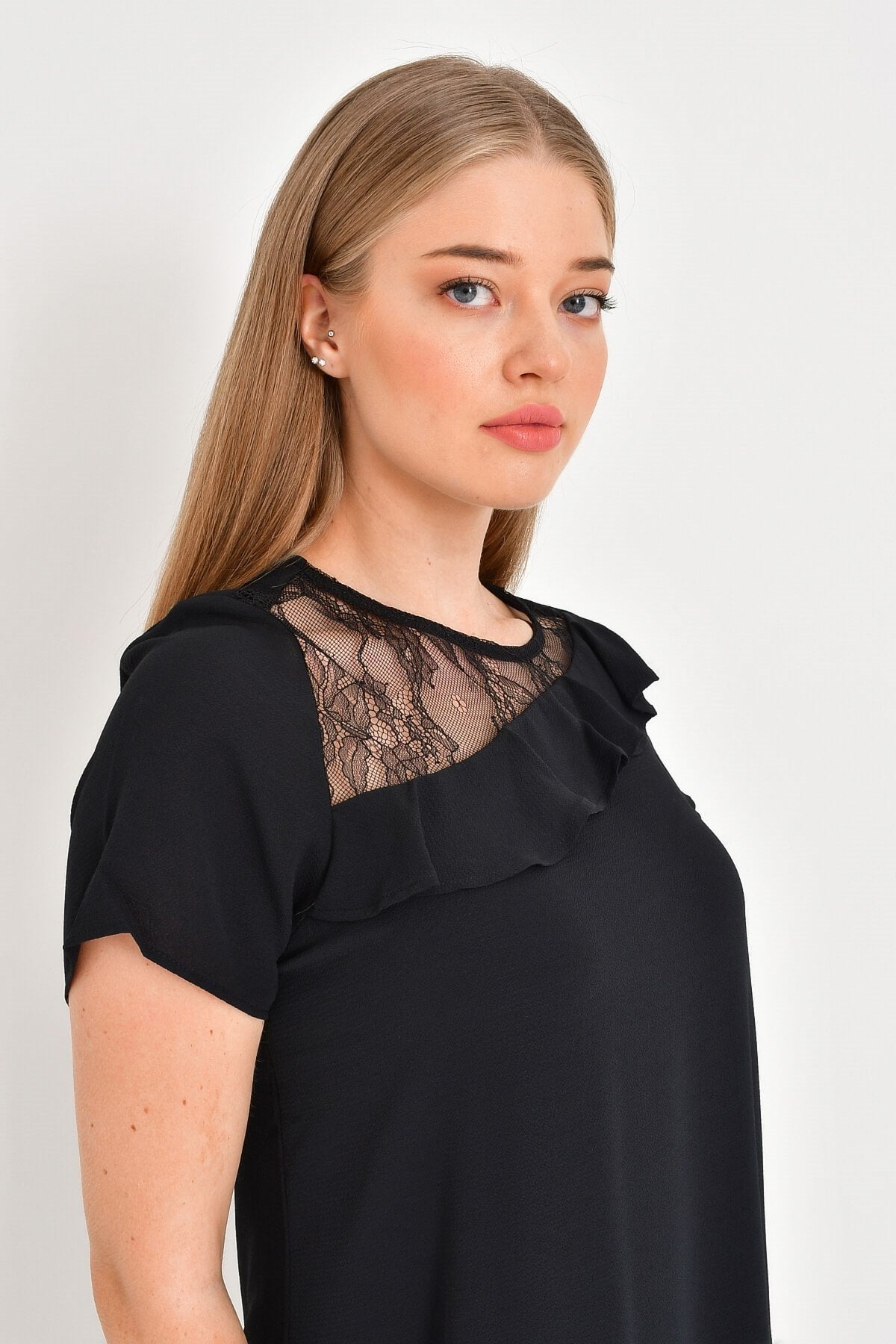 Dantel Ve Fırfır Detaylı Elbise