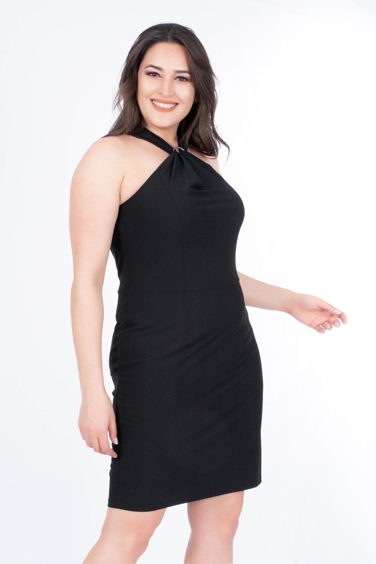 Demir Aksesuarlı Siyah Elbise