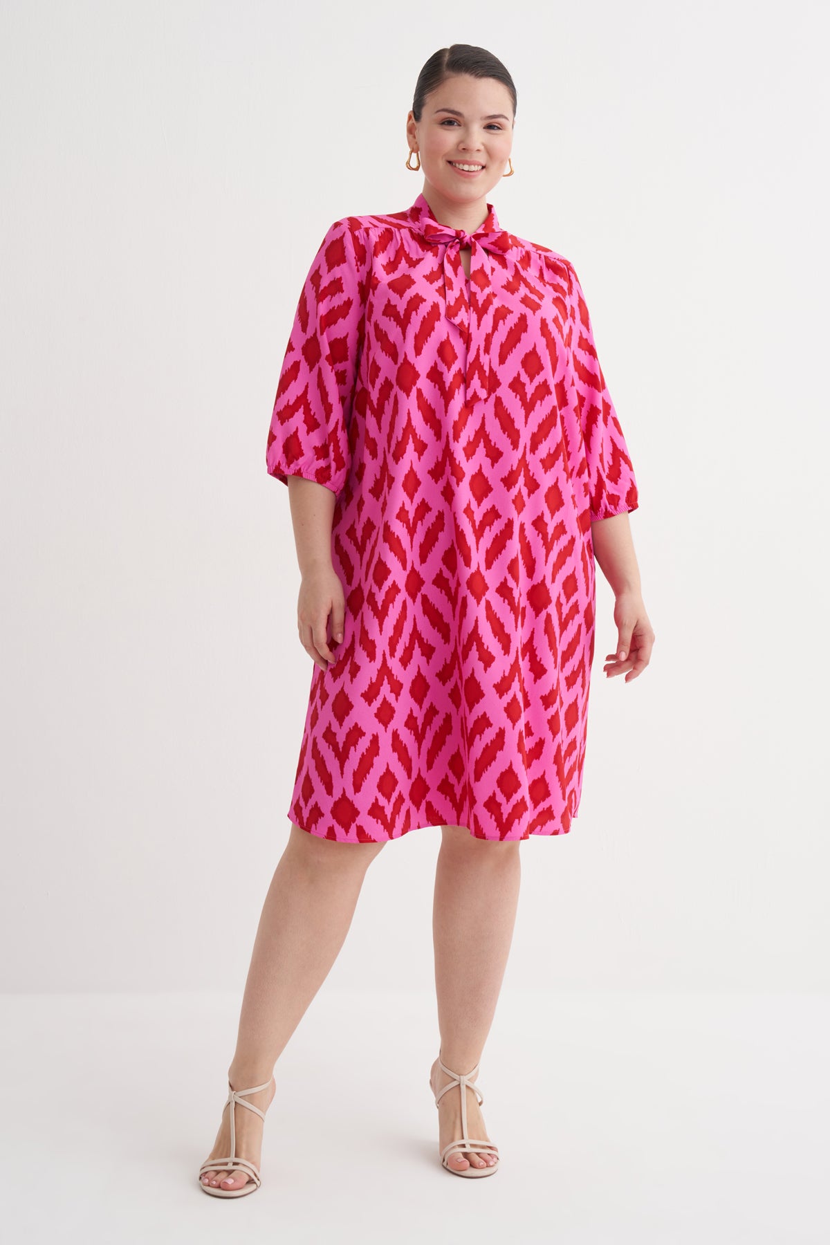 Desenli Fular Yaka Elbise