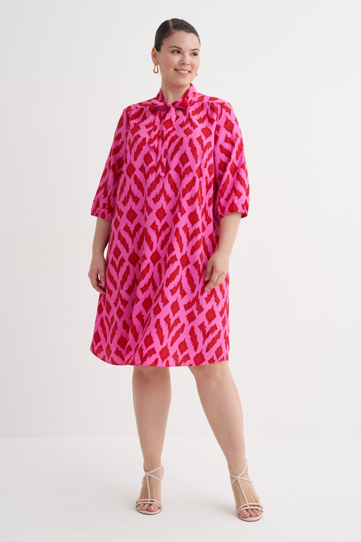 Desenli Fular Yaka Elbise