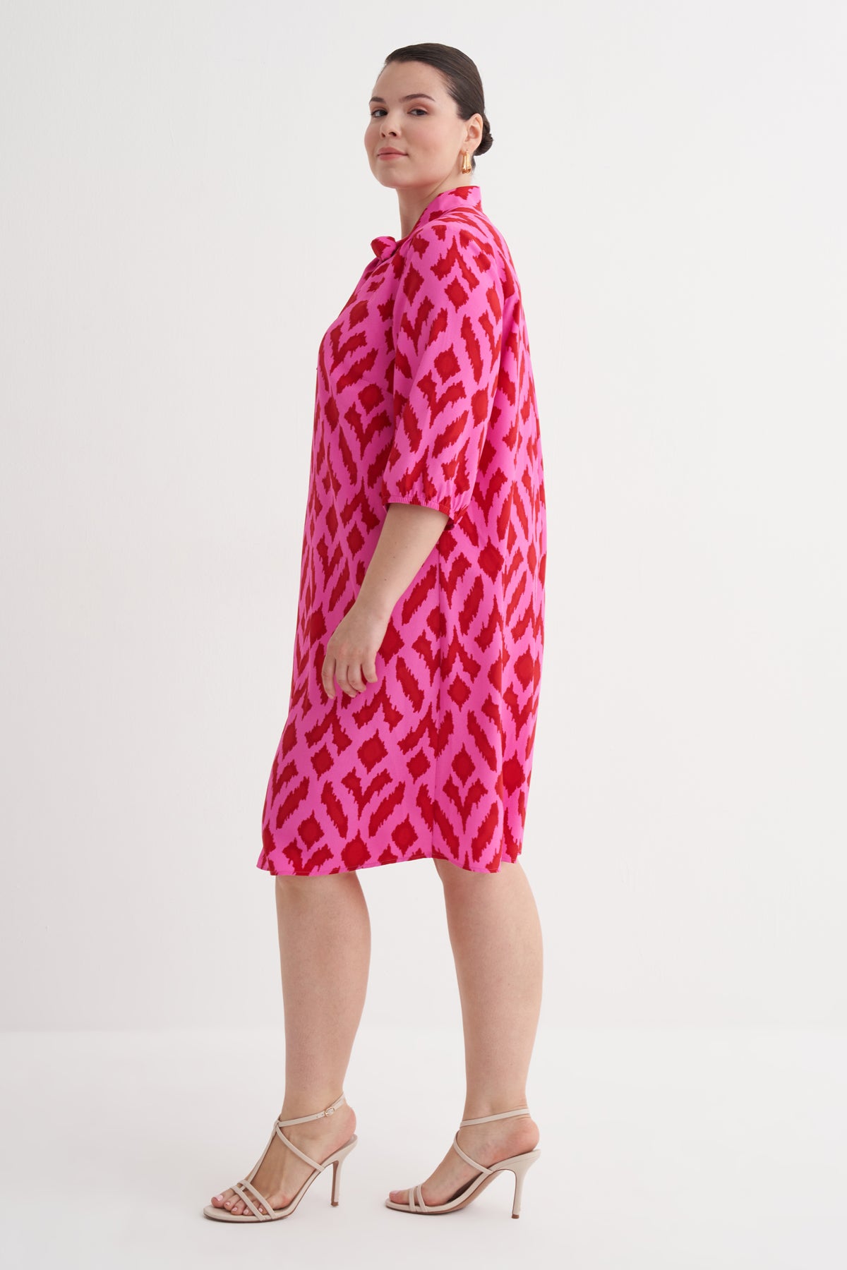 Desenli Fular Yaka Elbise