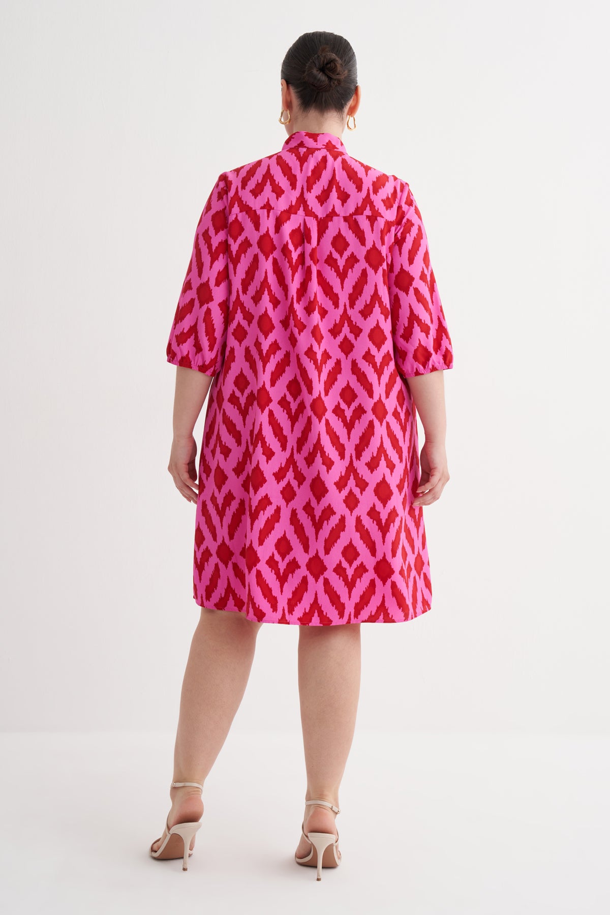 Desenli Fular Yaka Elbise