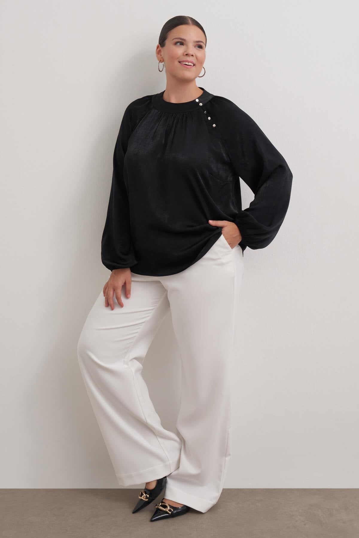 Düğme Detaylı Saten Bluz