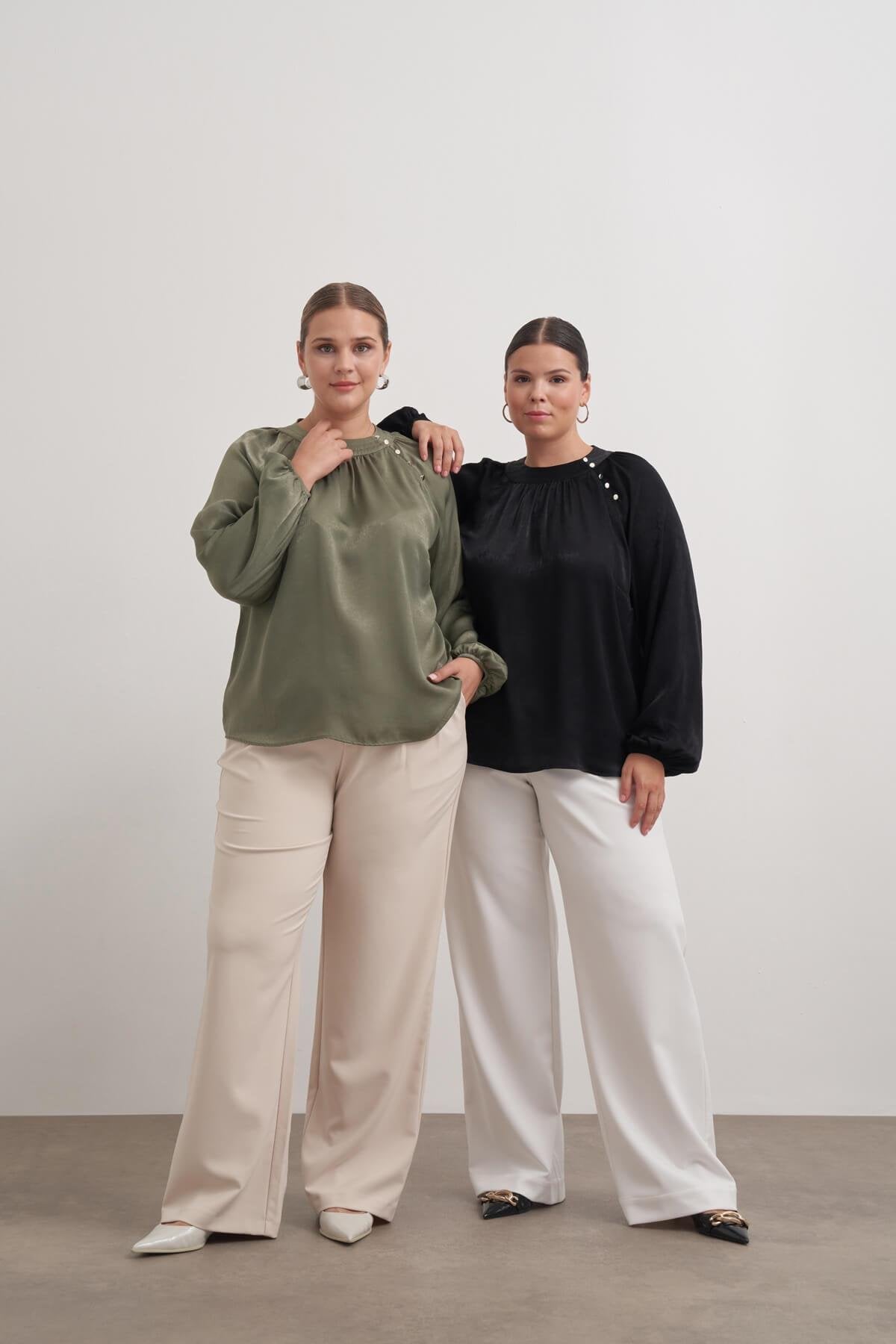 Düğme Detaylı Saten Bluz