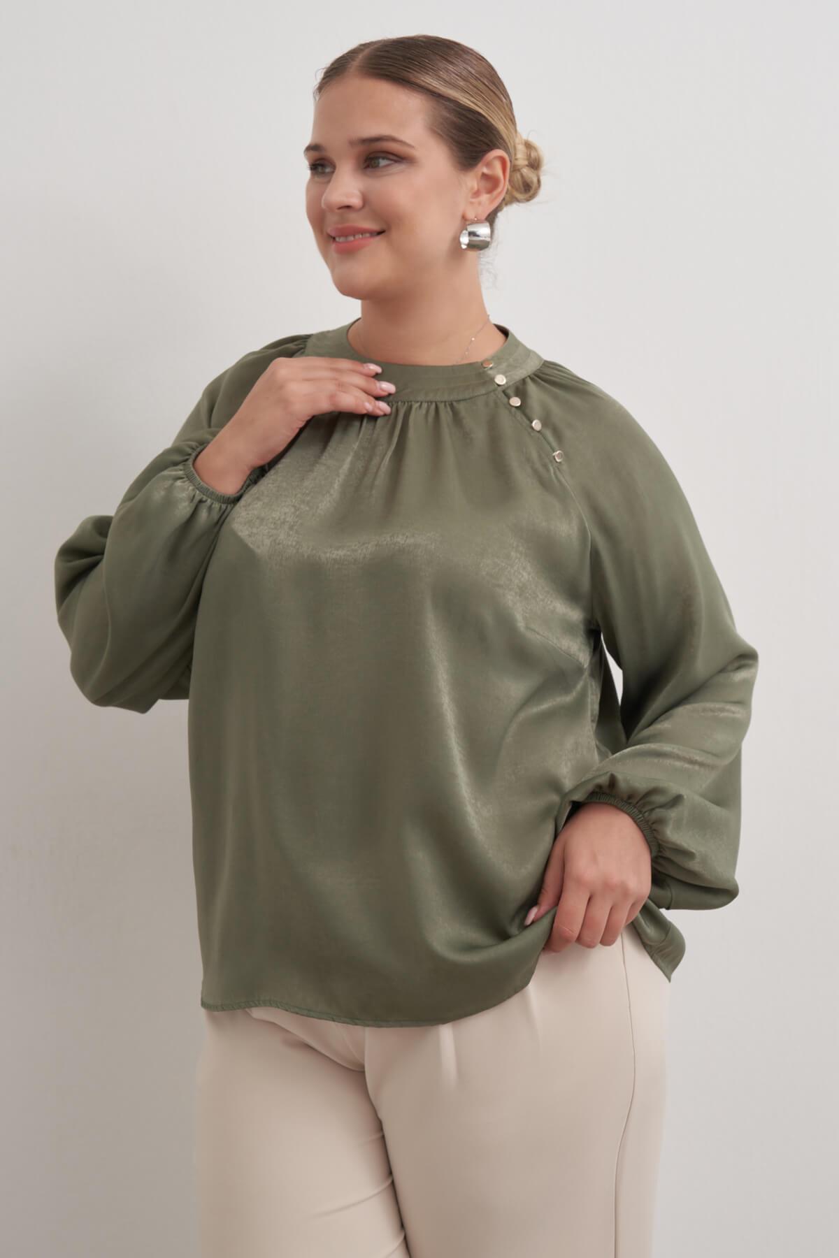 Düğme Detaylı Saten Bluz