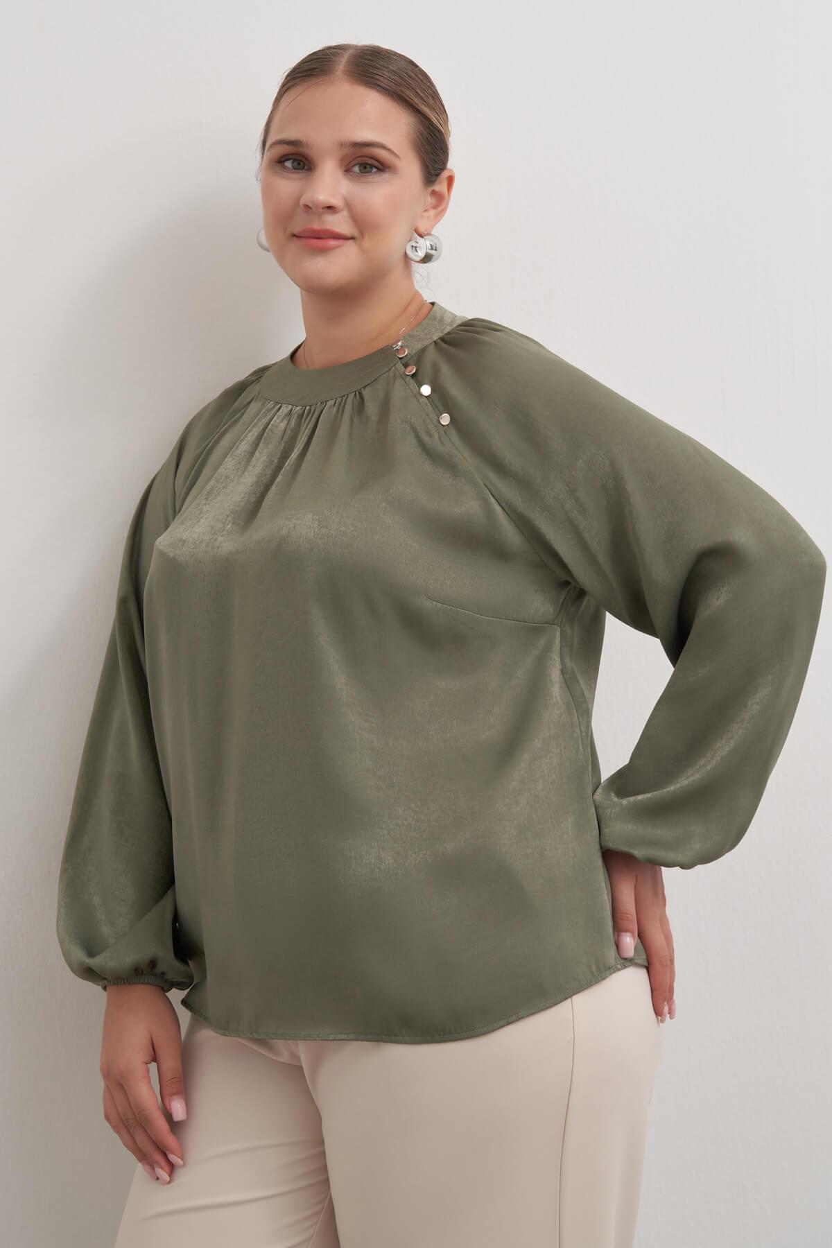 Düğme Detaylı Saten Bluz