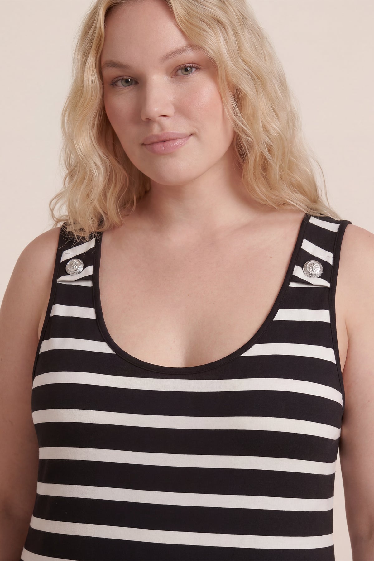 Düğme Detaylı Yırtmaçlı Örme Elbise