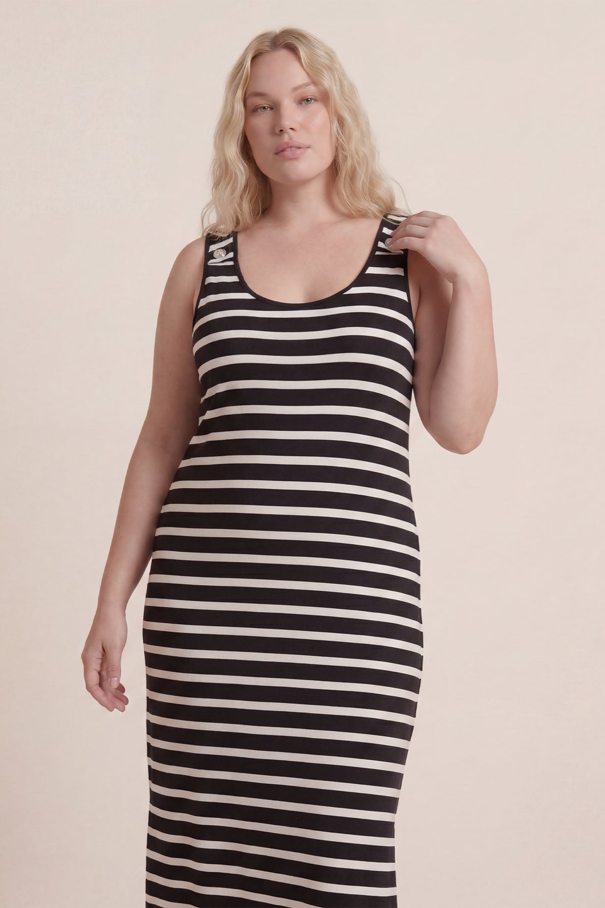 Düğme Detaylı Yırtmaçlı Örme Elbise