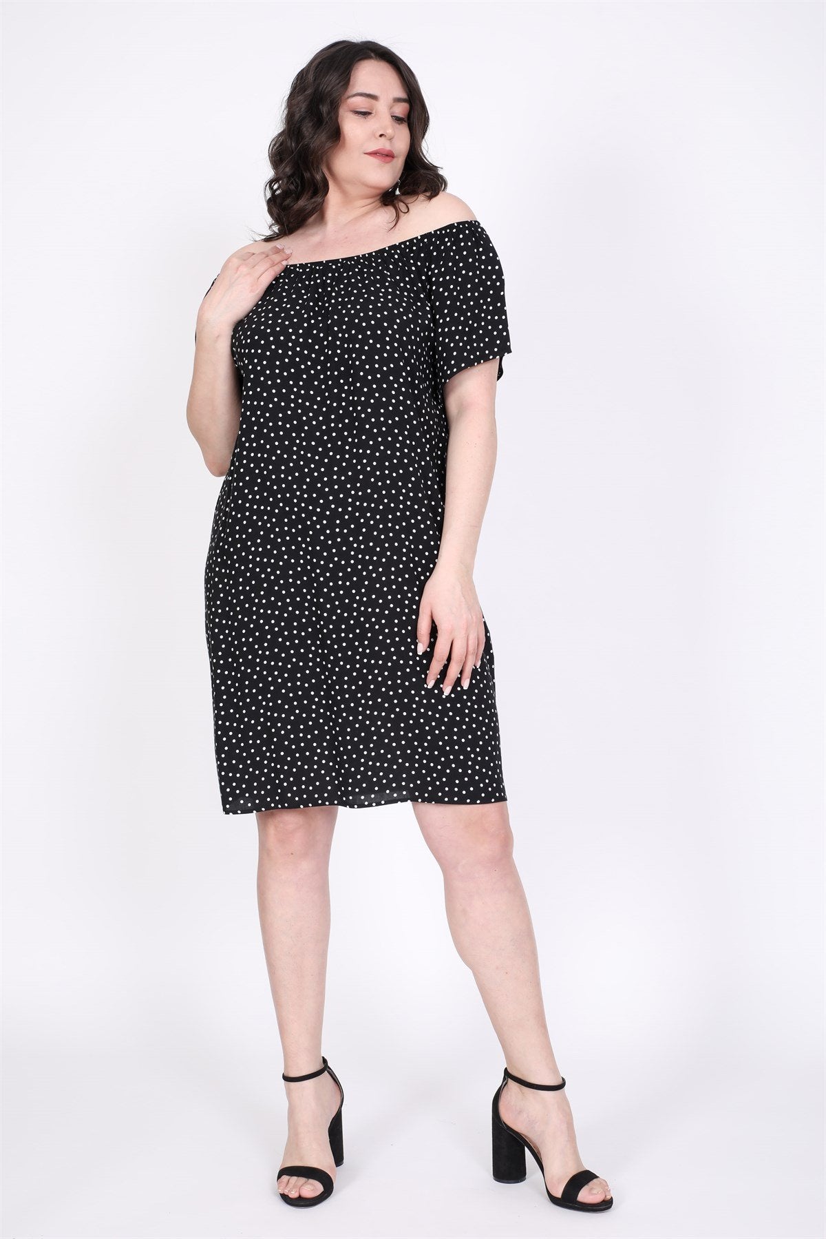 Düşük Omuzlu Büzgü Detaylı Elbise