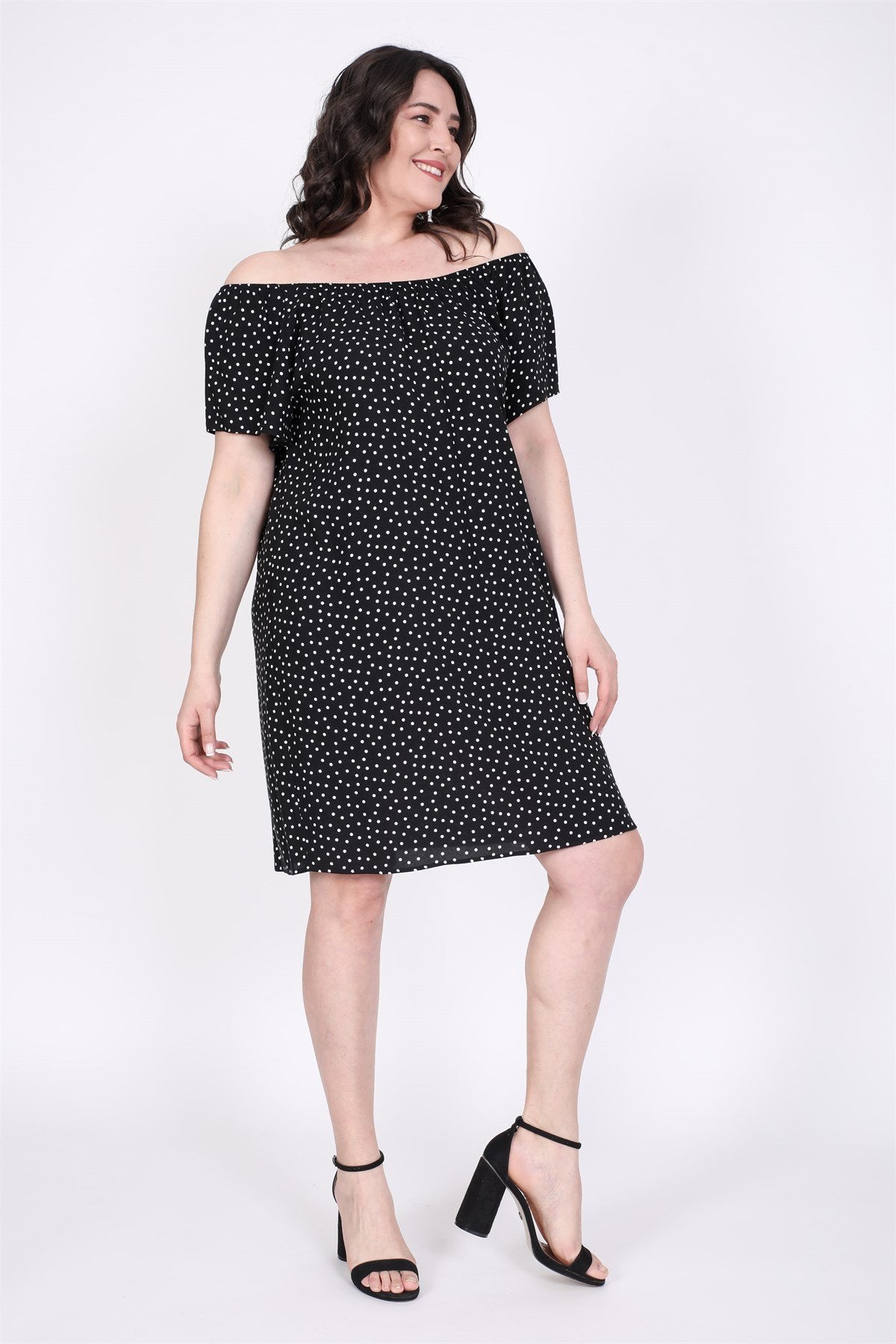 Düşük Omuzlu Büzgü Detaylı Elbise