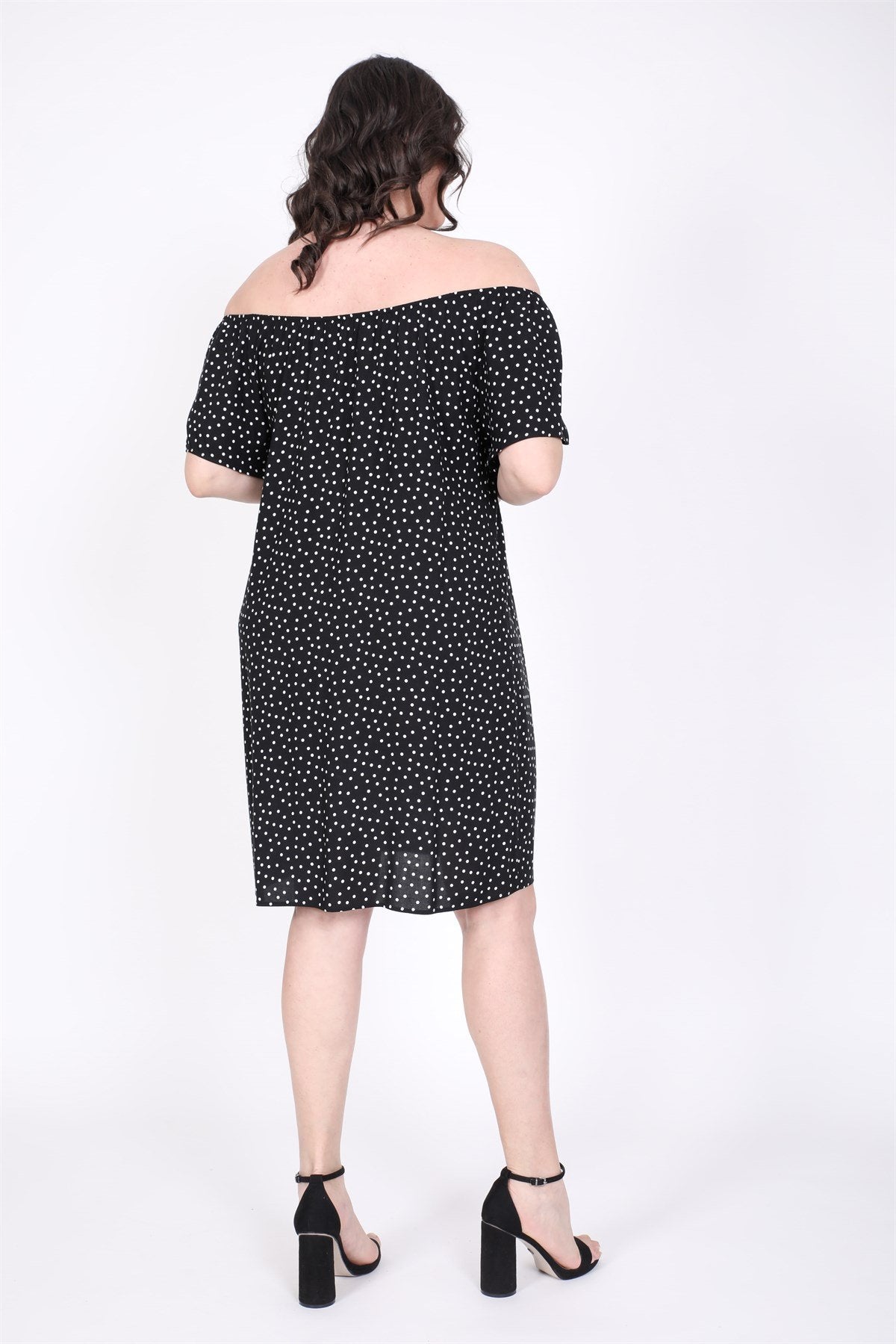 Düşük Omuzlu Büzgü Detaylı Elbise