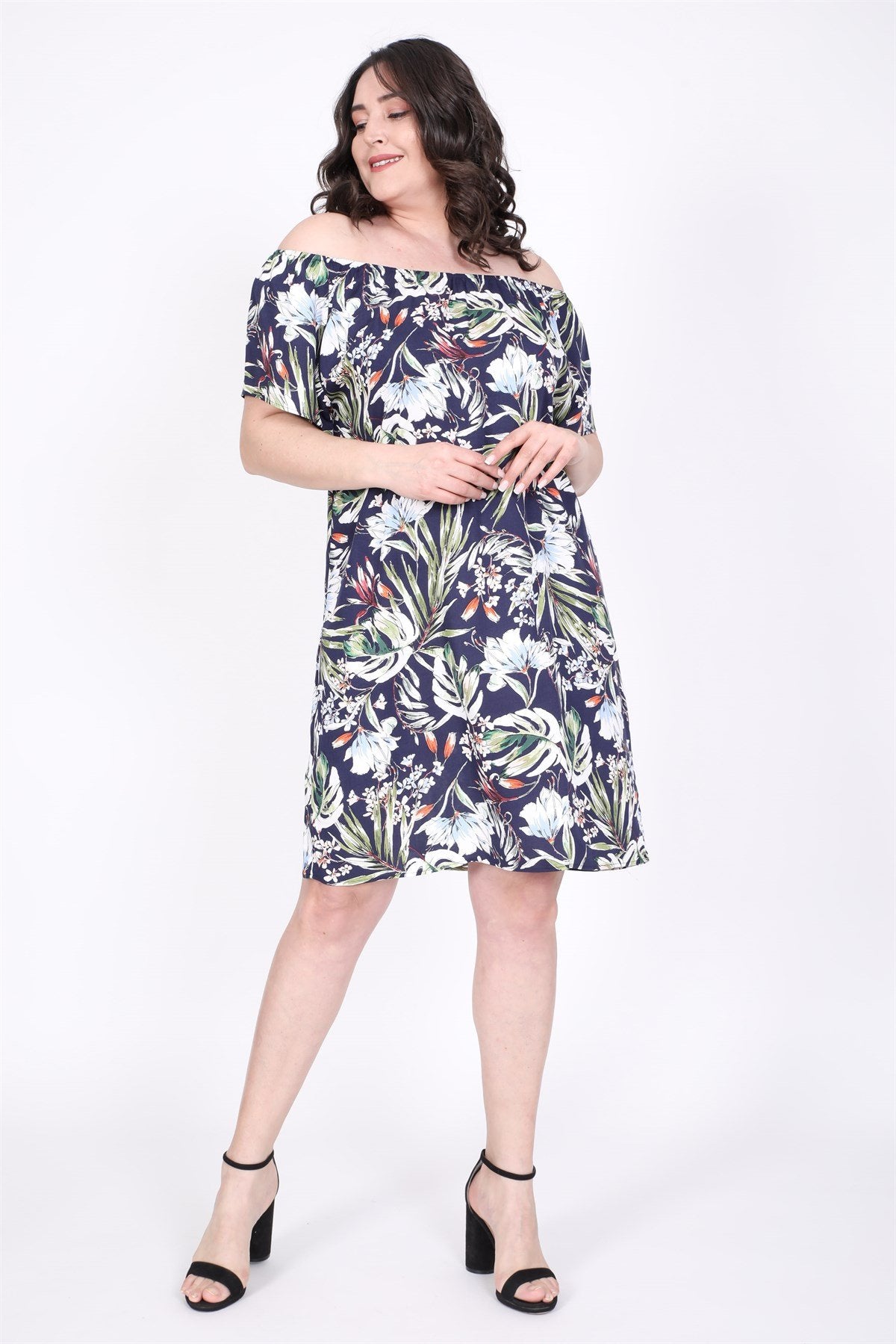 Düşük Omuzlu Büzgü Detaylı Elbise