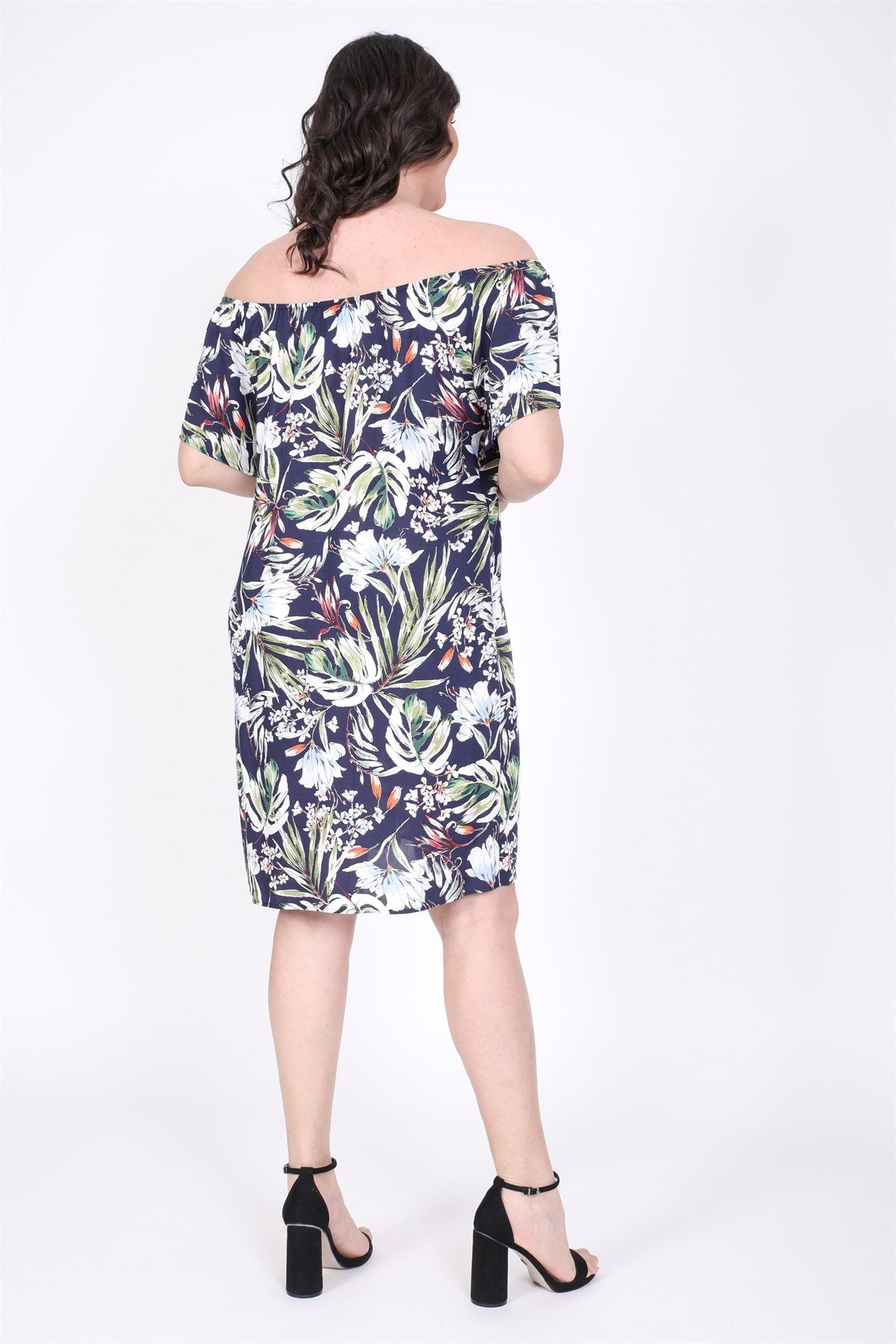 Düşük Omuzlu Büzgü Detaylı Elbise