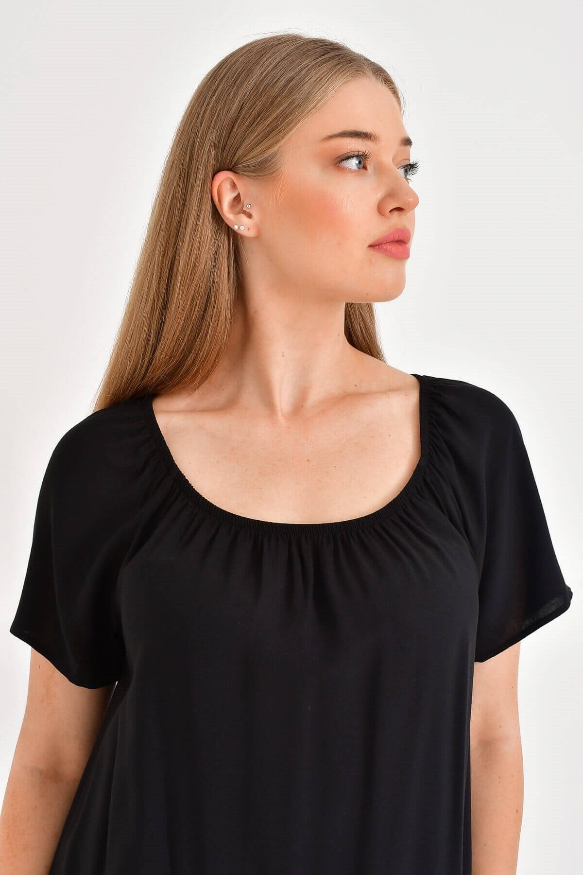 Düşük Omuzlu Büzgü Detaylı Elbise