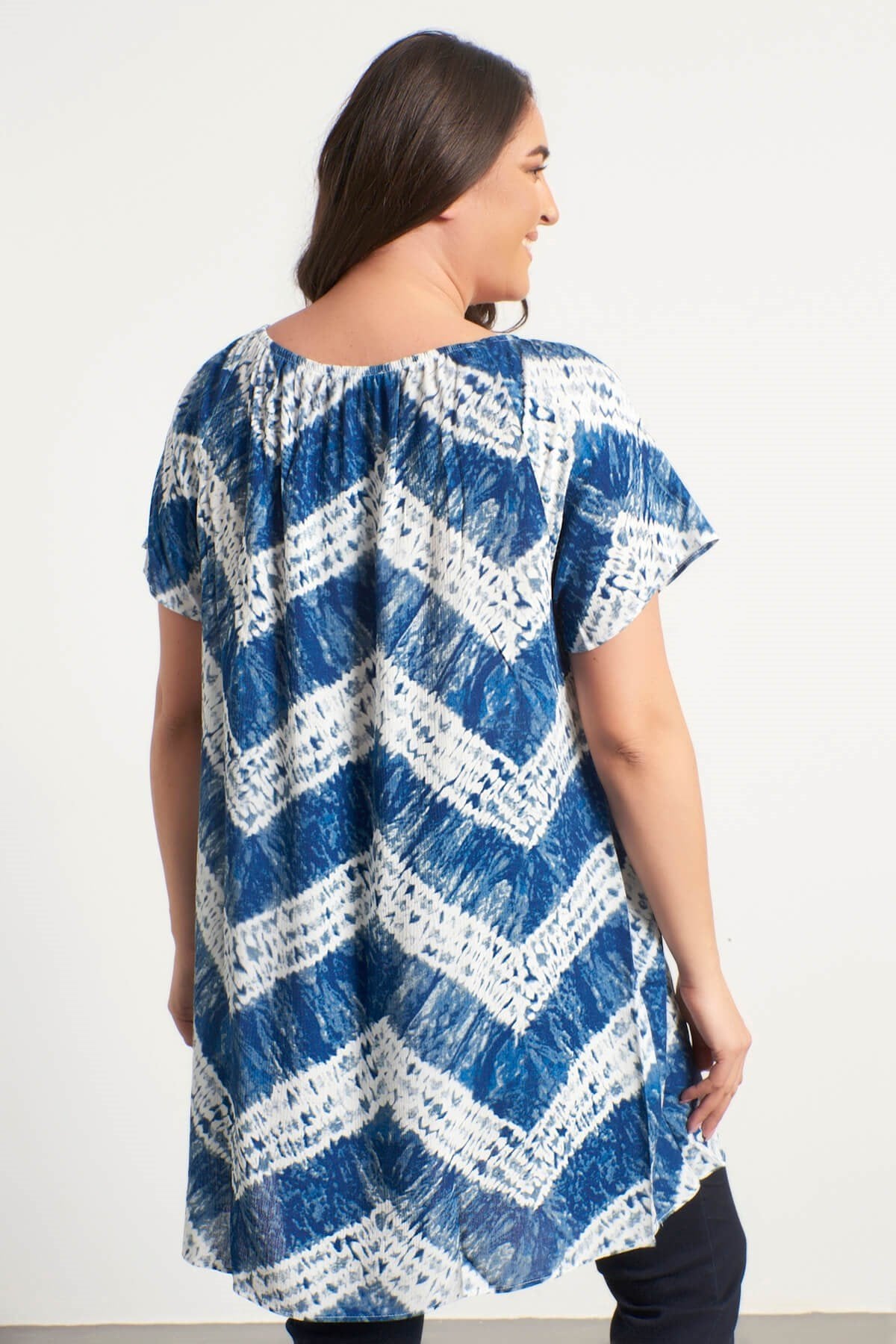 Düşük Omuzlu Büzgü Detaylı Elbise