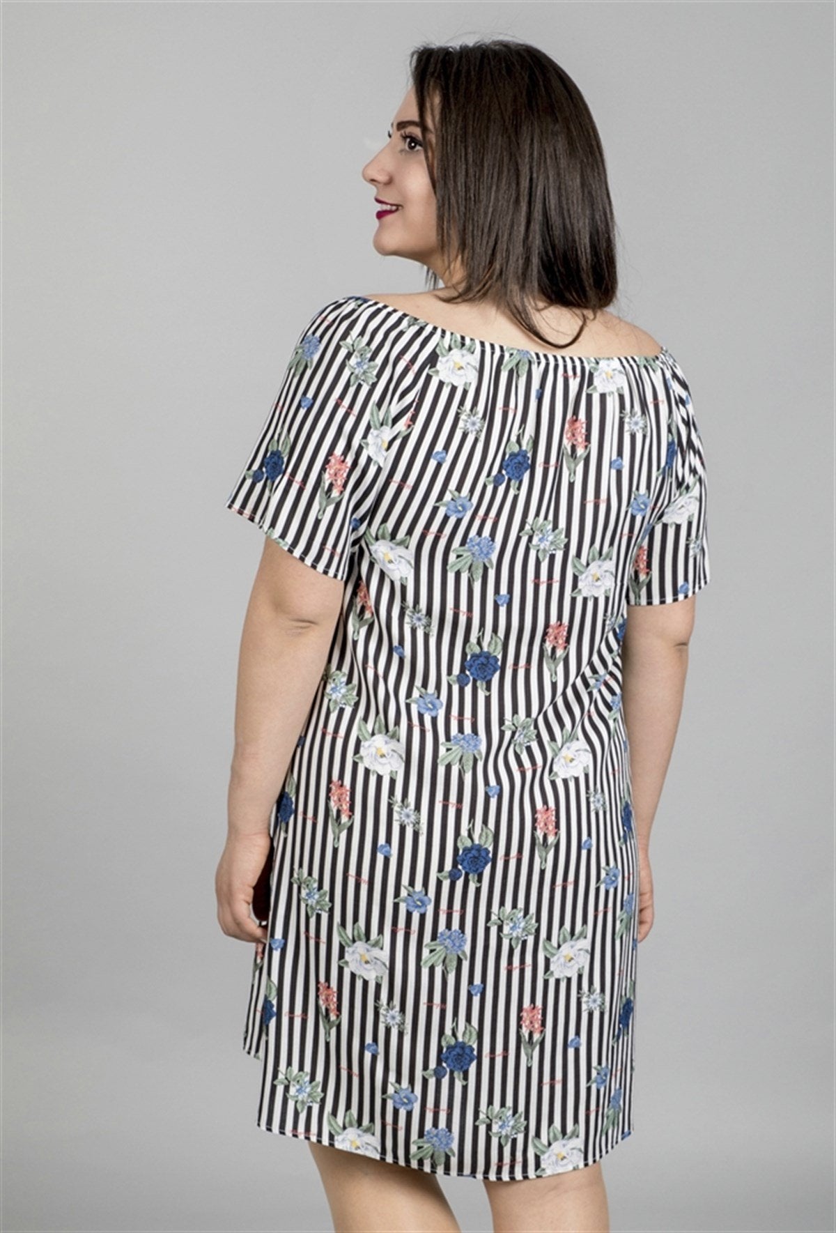 Düşük Omuzlu Büzgü Detaylı Elbise