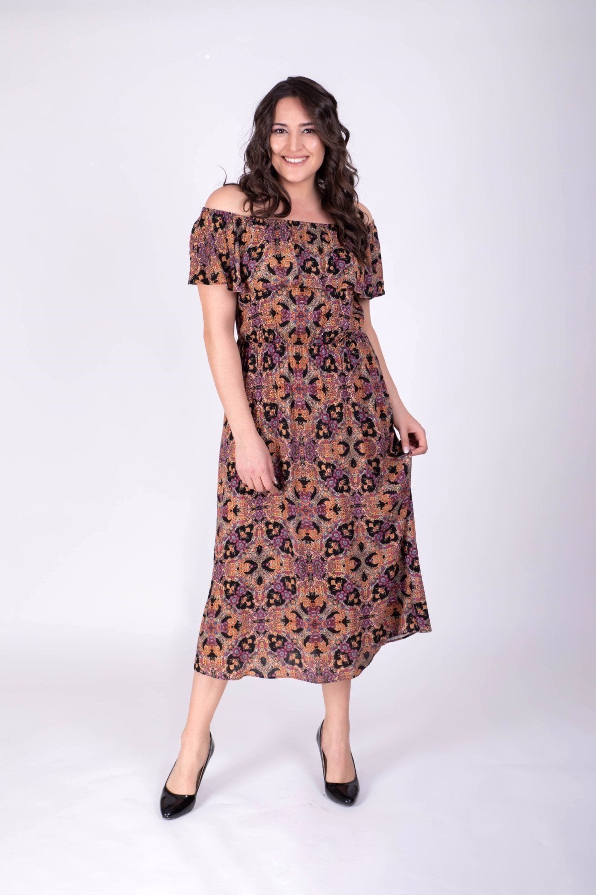 Düşük Omuzlu Volanlı Elbise