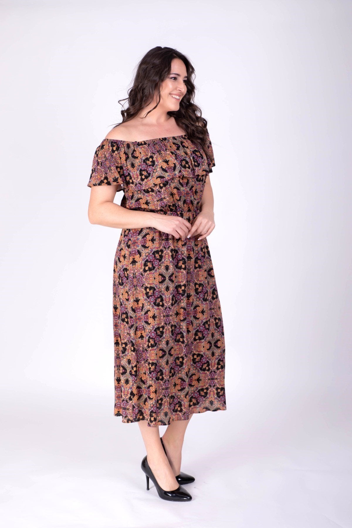 Düşük Omuzlu Volanlı Elbise