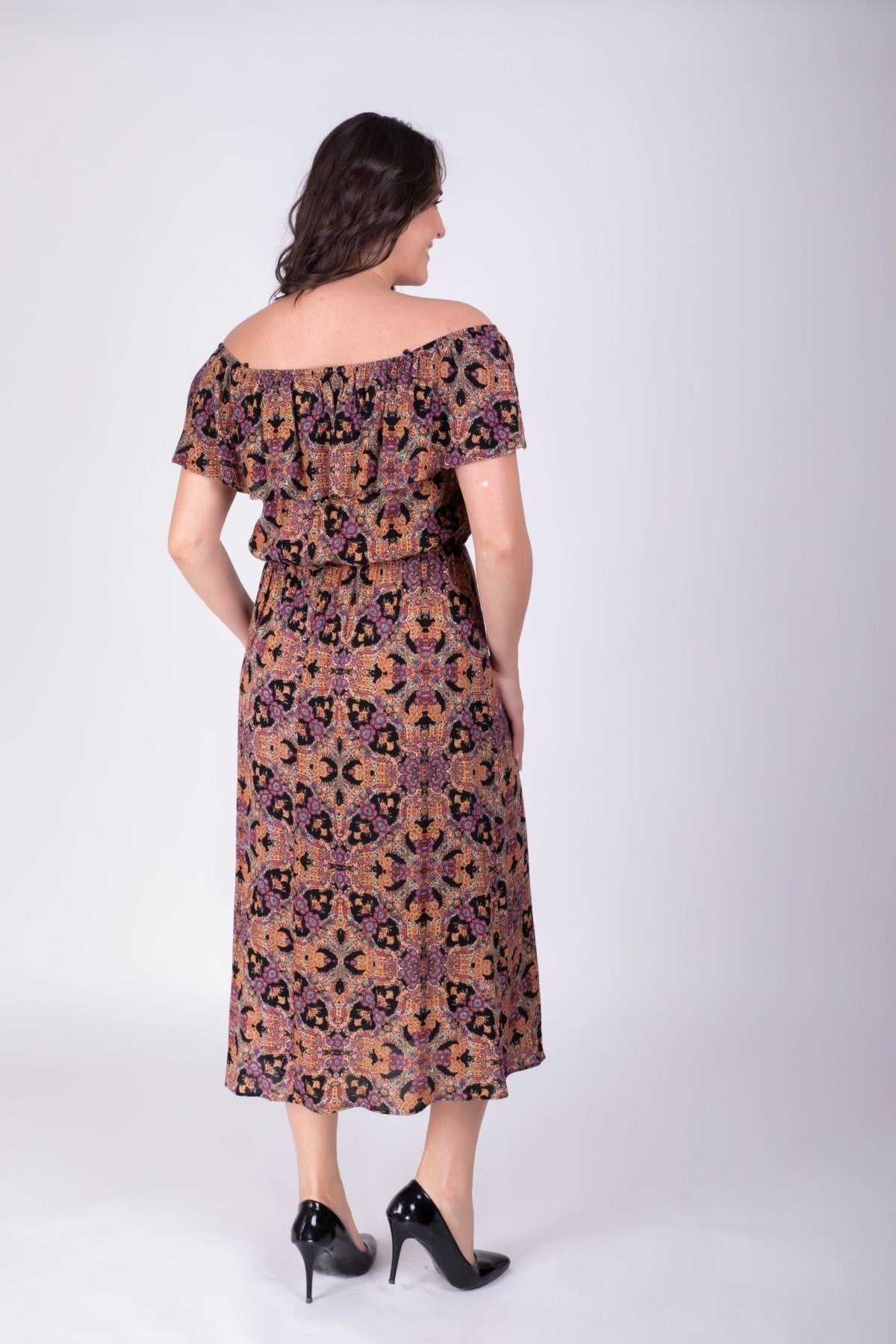 Düşük Omuzlu Volanlı Elbise