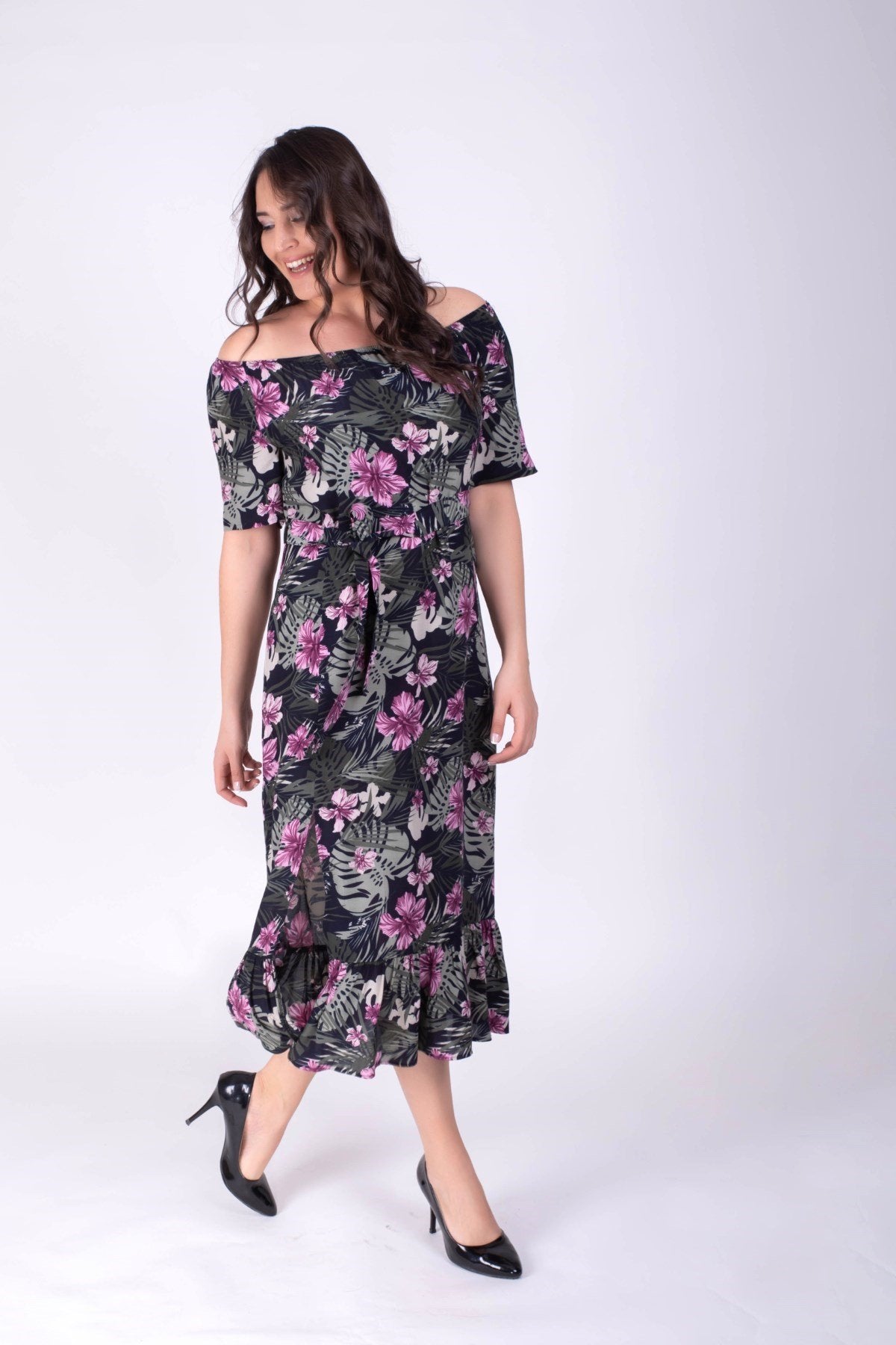 Düşük Omuzlu Yırtmaçlı Elbise