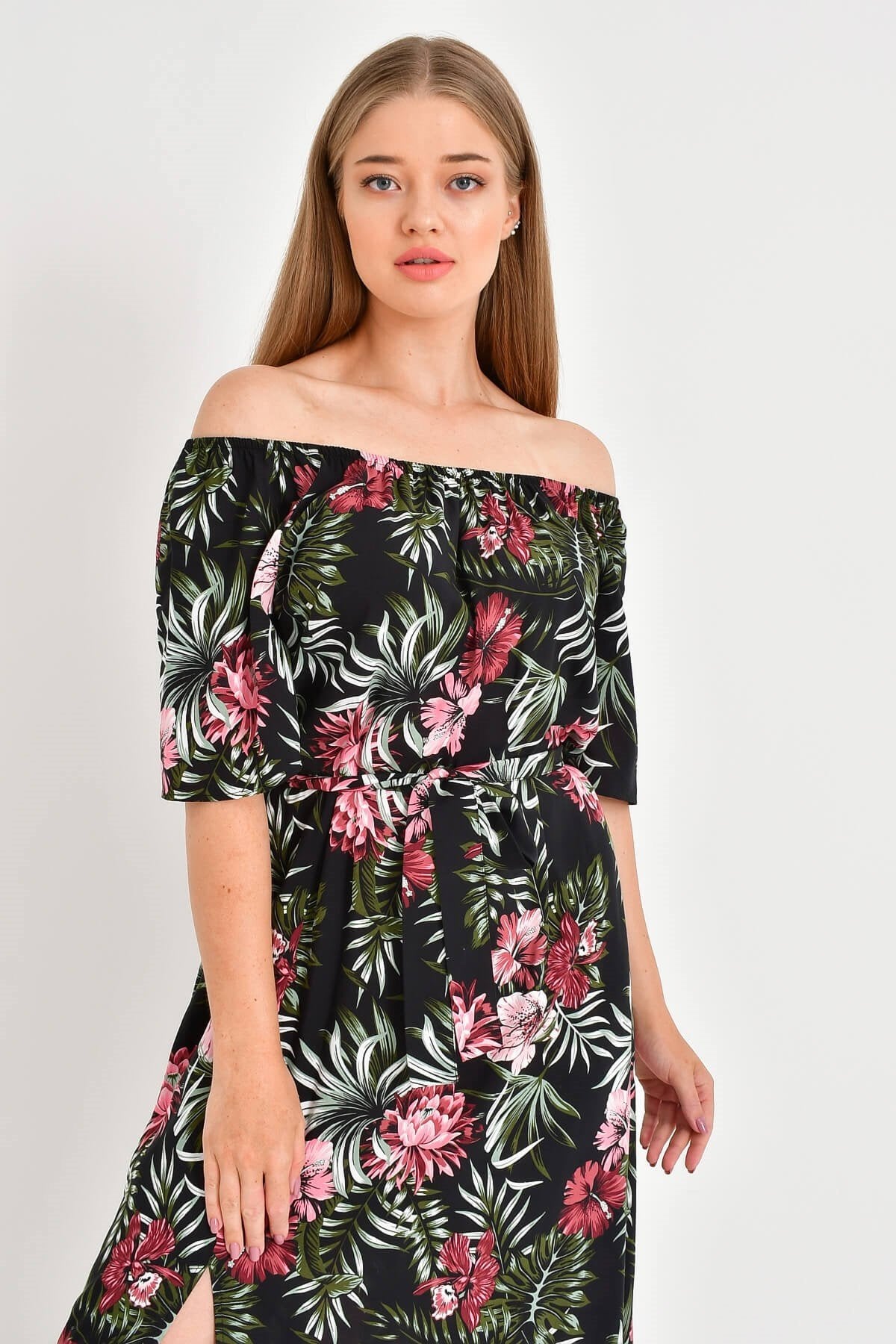 Düşük Omuzlu Yırtmaçlı Elbise