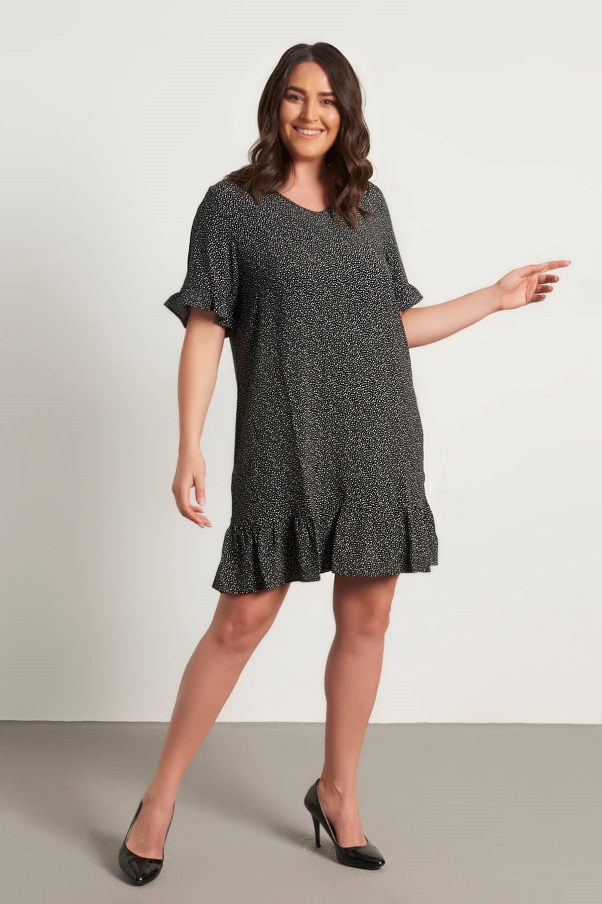 Eteği ve Kolları Fırfırlı Elbise