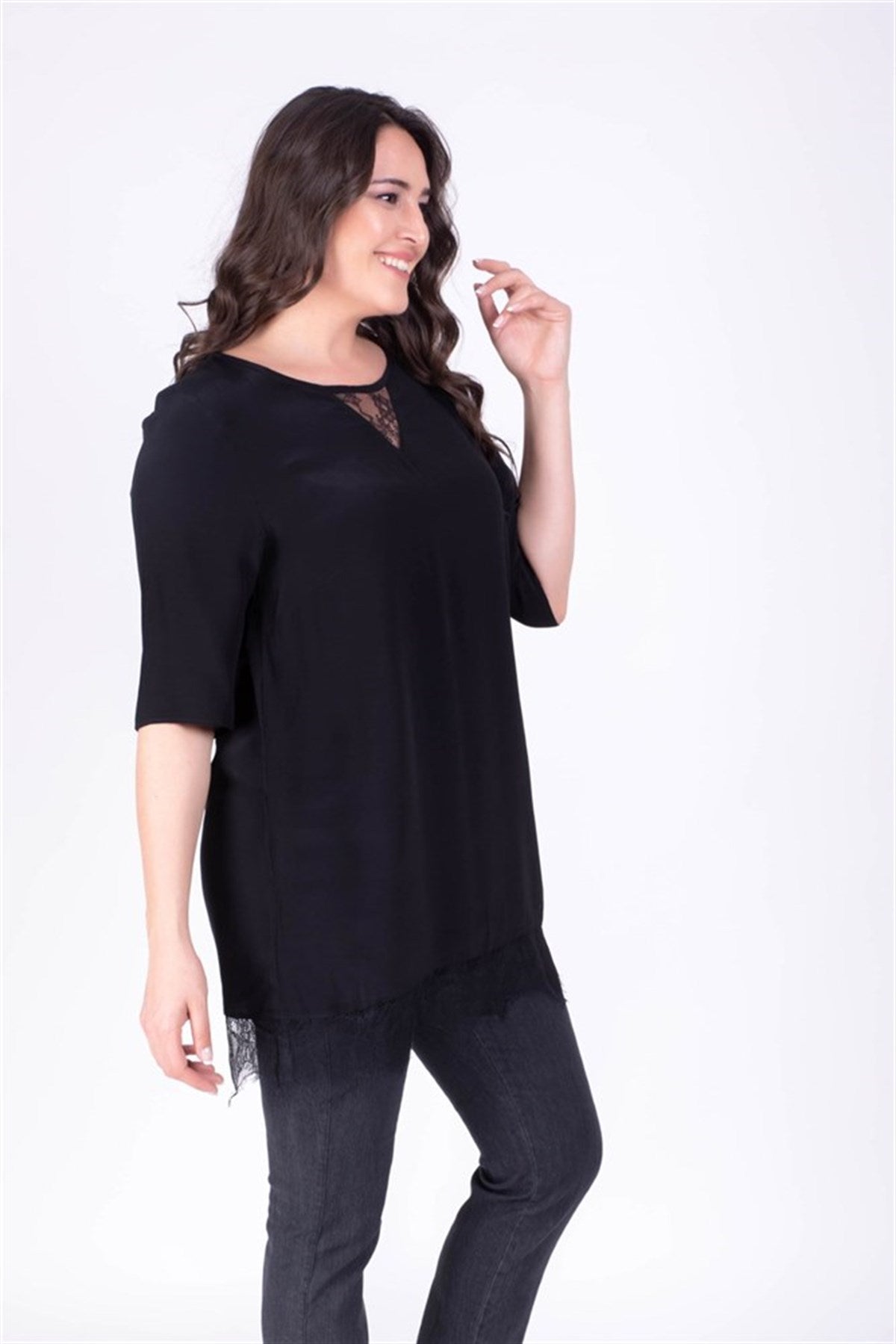 Eteği Yakası Dantelli Tunik