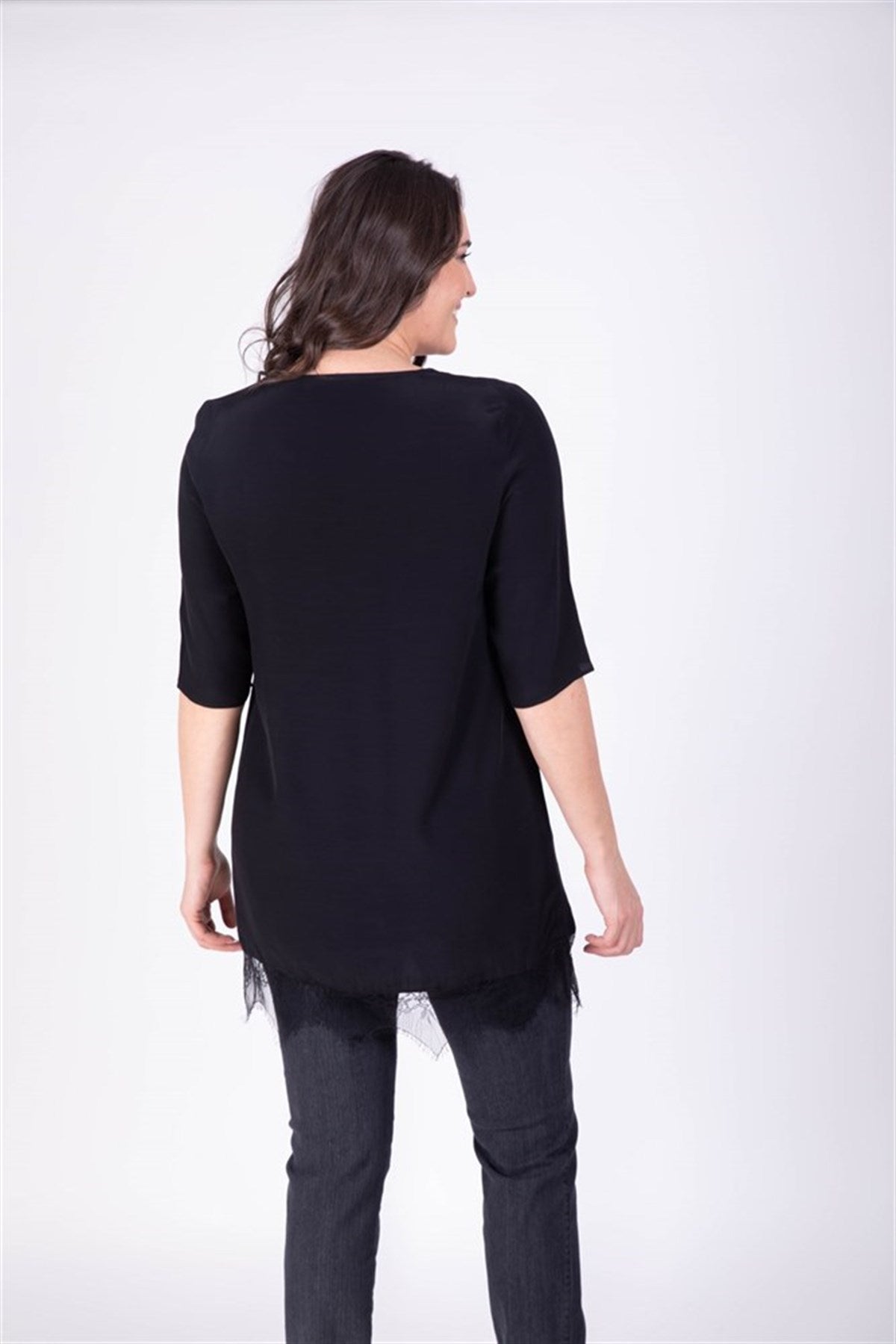 Eteği Yakası Dantelli Tunik