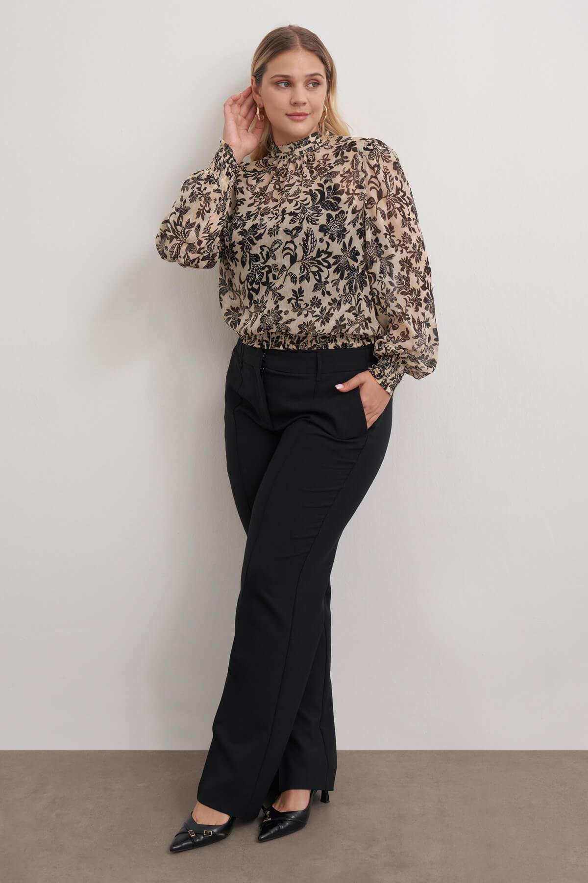 Gipe Detaylı Şifon Bluz