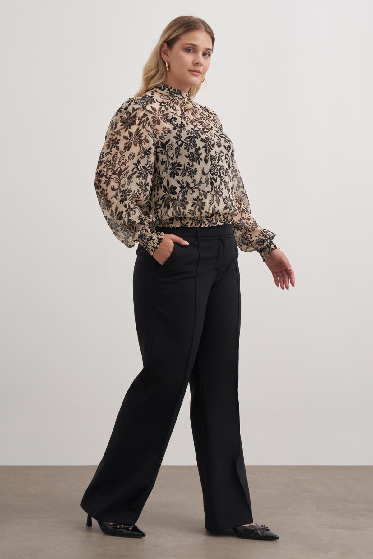 Gipe Detaylı Şifon Bluz