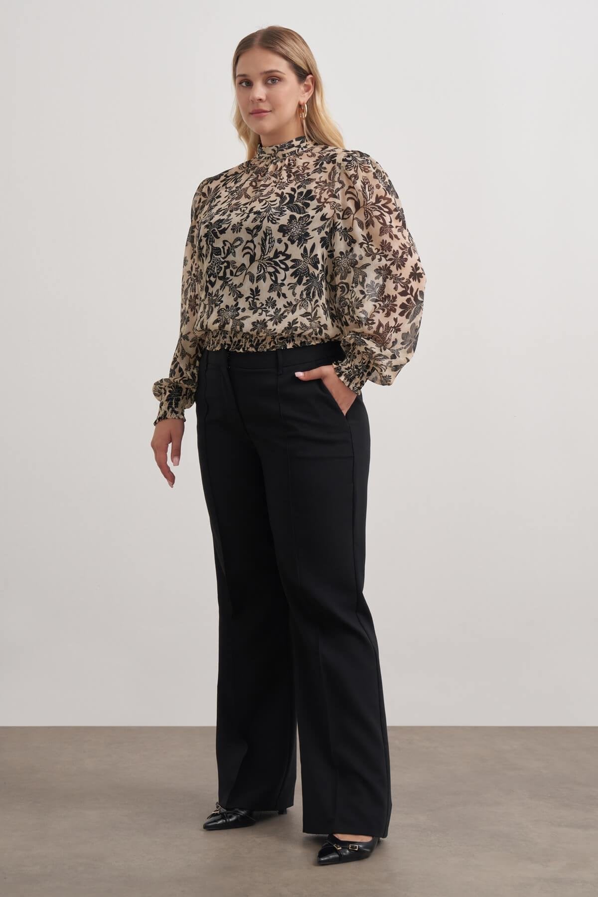 Gipe Detaylı Şifon Bluz