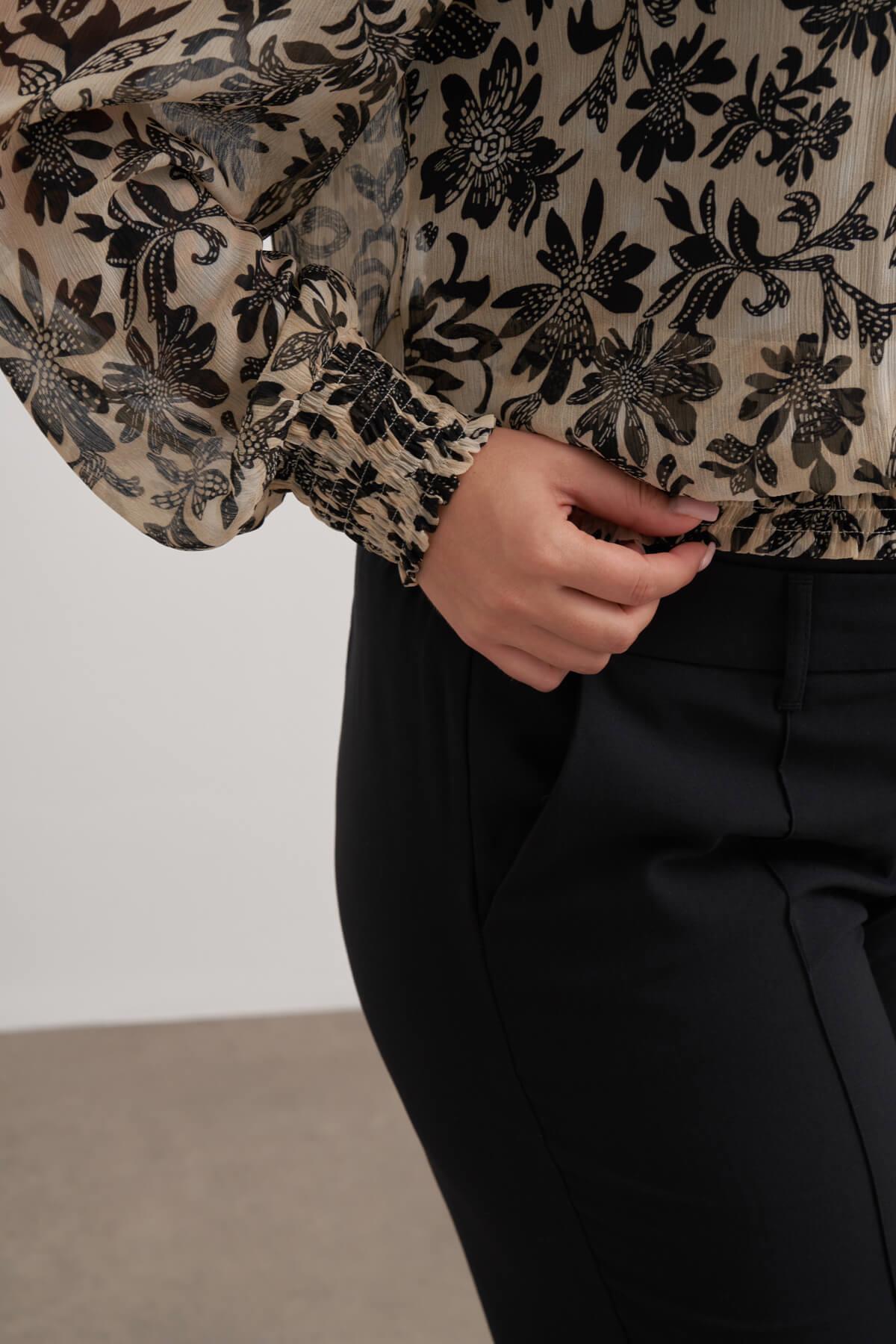 Gipe Detaylı Şifon Bluz