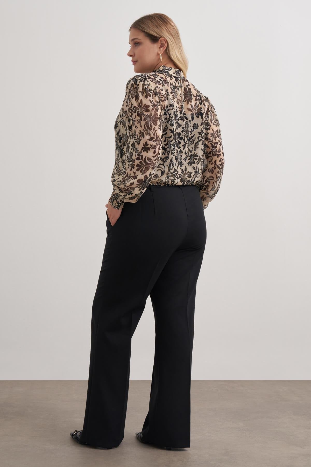 Gipe Detaylı Şifon Bluz