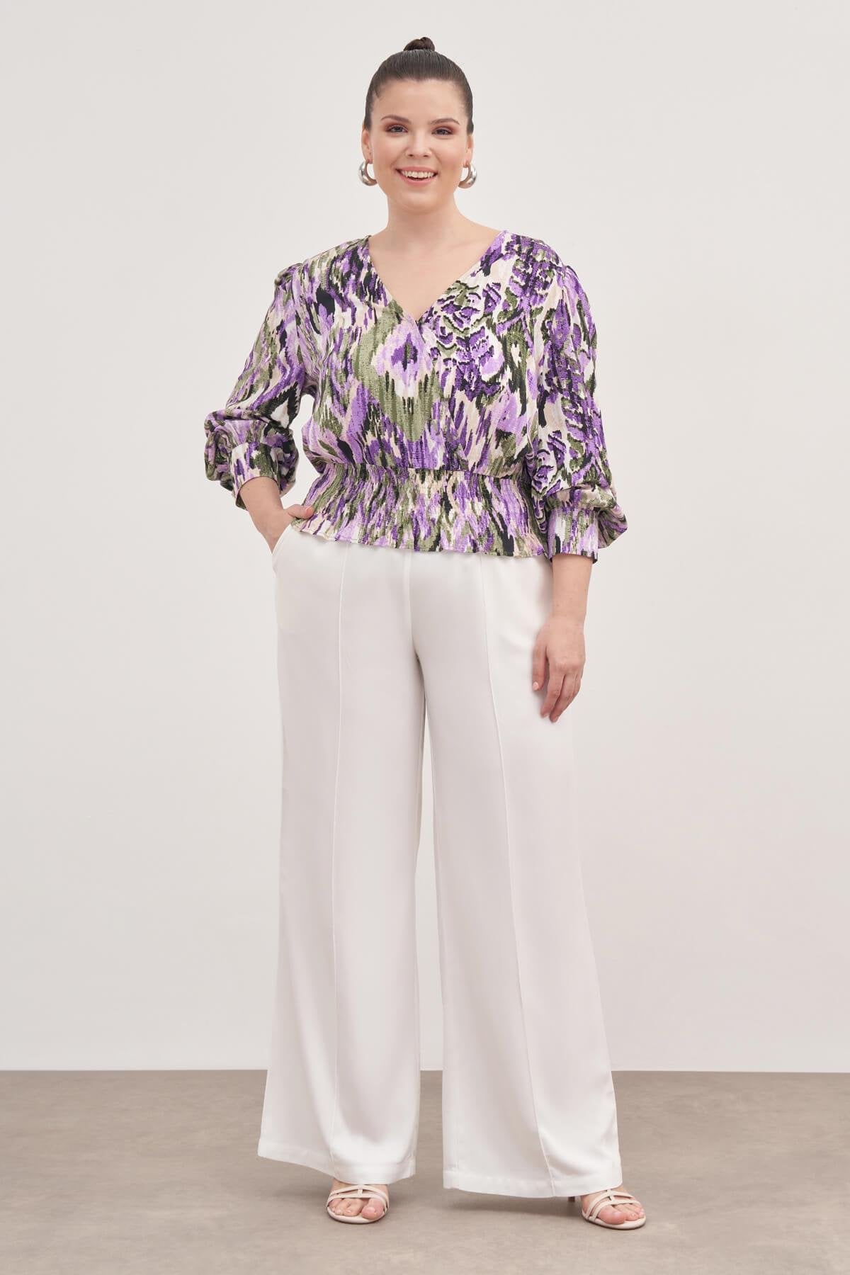 Gipe Detaylı V Yaka Bluz